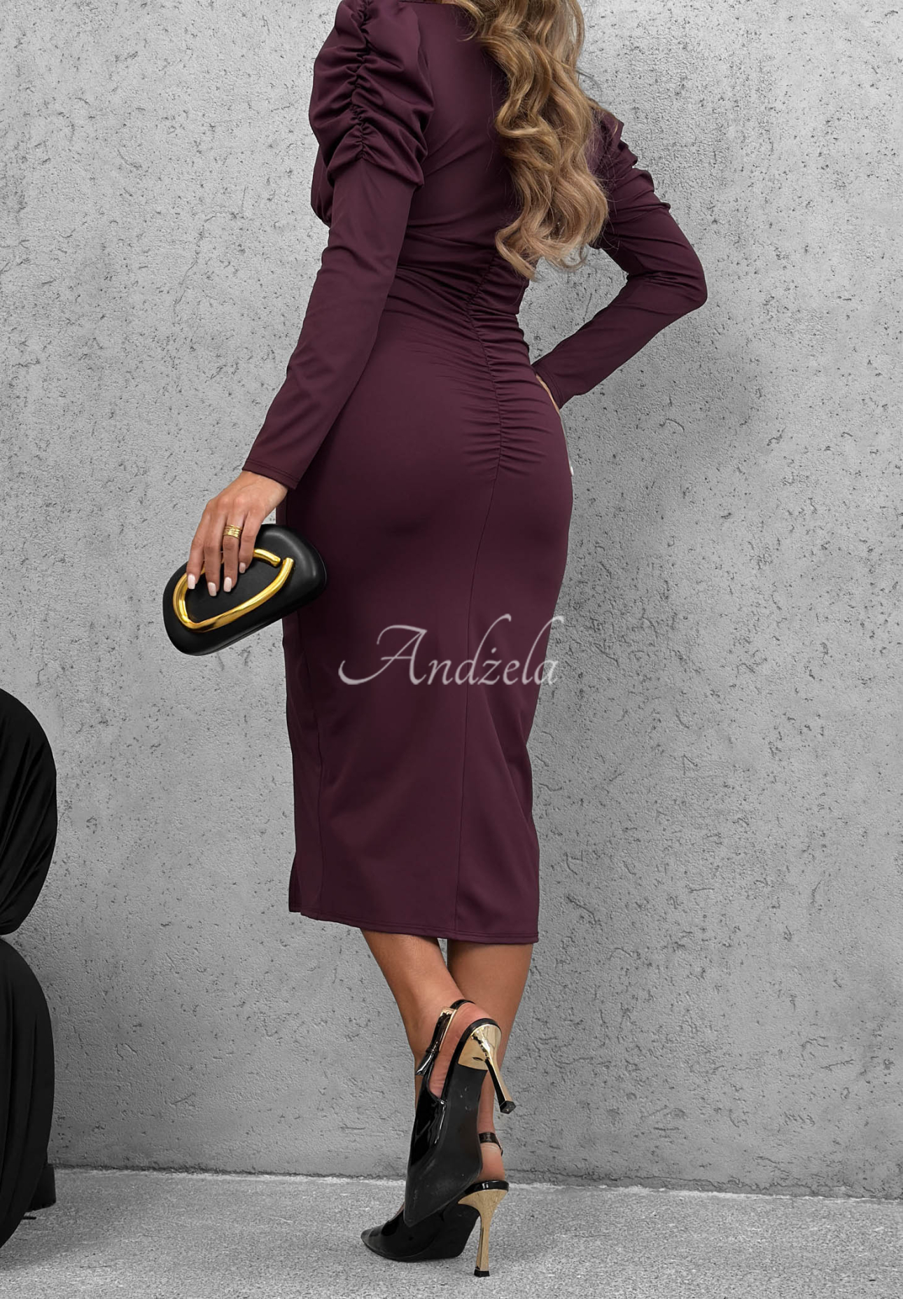 Figurbetontes Midikleid mit Raffungen und Puffärmeln Midnight Fantasy Beerenfarben