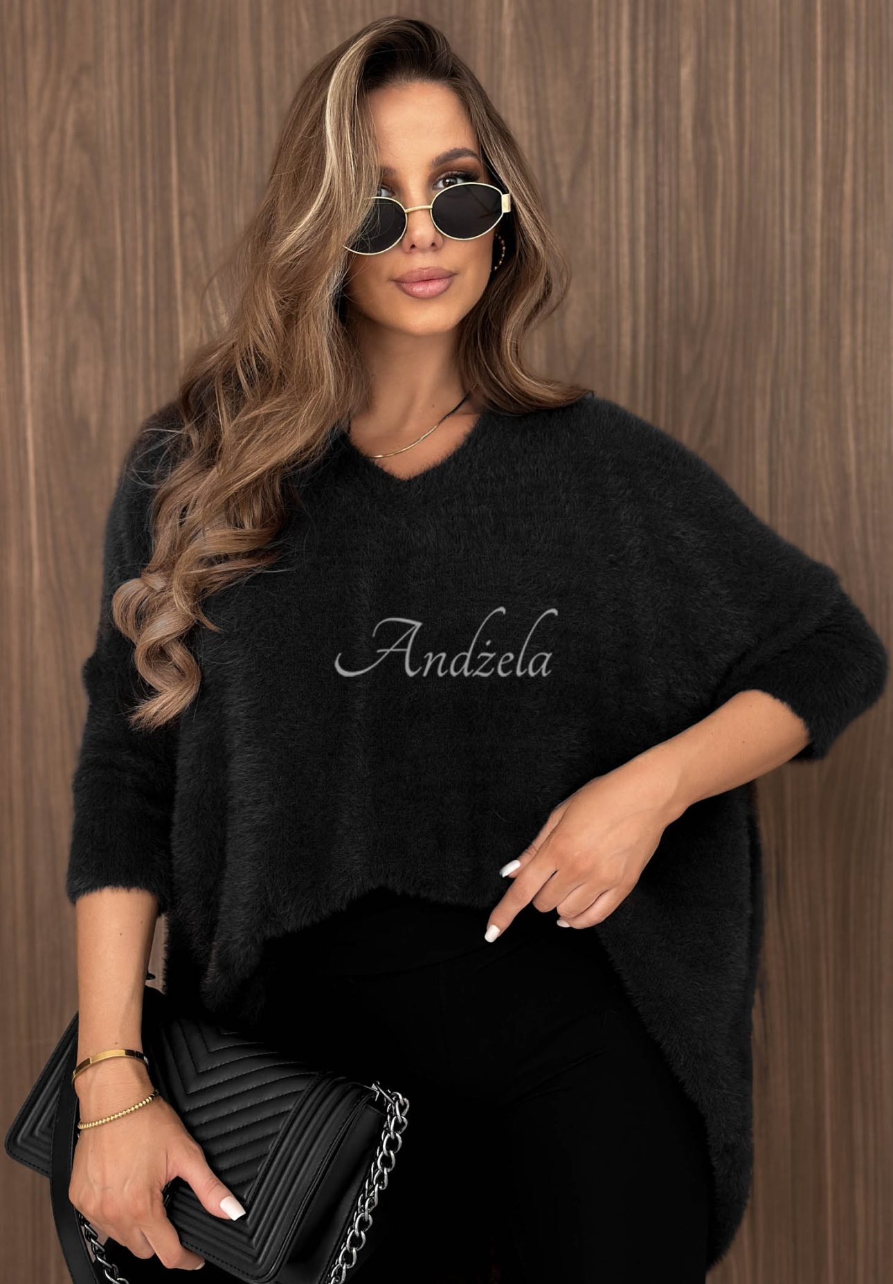 Weicher, asymmetrischer Pullover mit Ausschnitt After Rain Schwarz