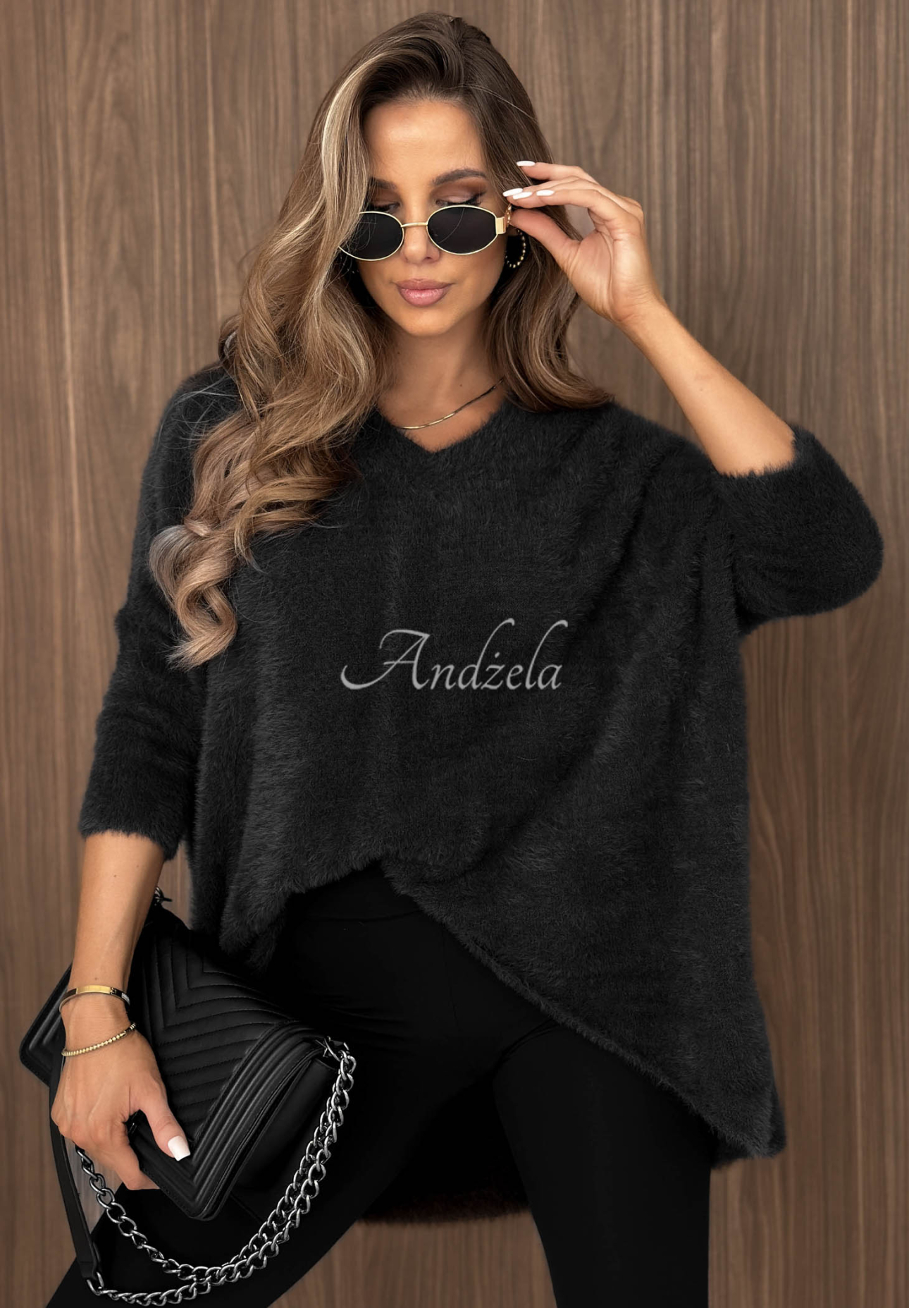 Weicher, asymmetrischer Pullover mit Ausschnitt After Rain Schwarz