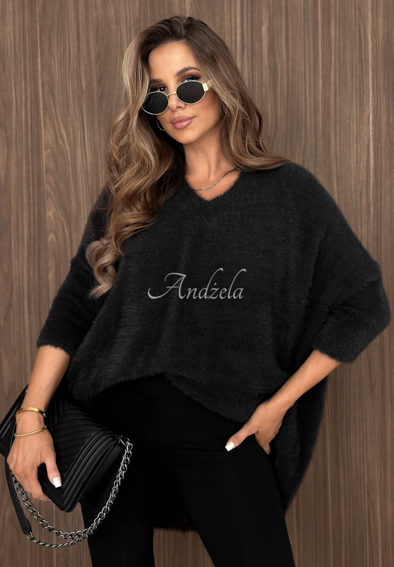 Weicher, asymmetrischer Pullover mit Ausschnitt After Rain Schwarz