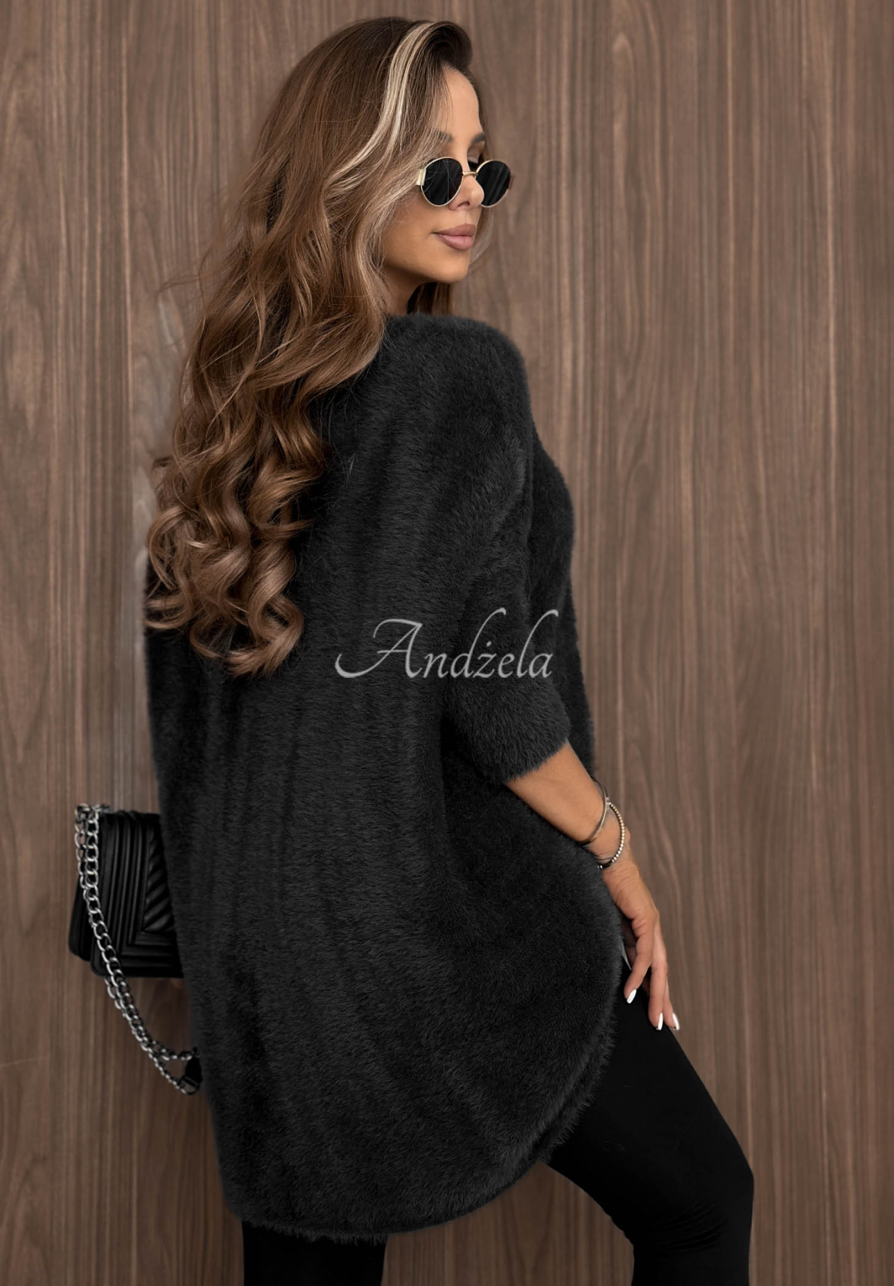 Weicher, asymmetrischer Pullover mit Ausschnitt After Rain Schwarz
