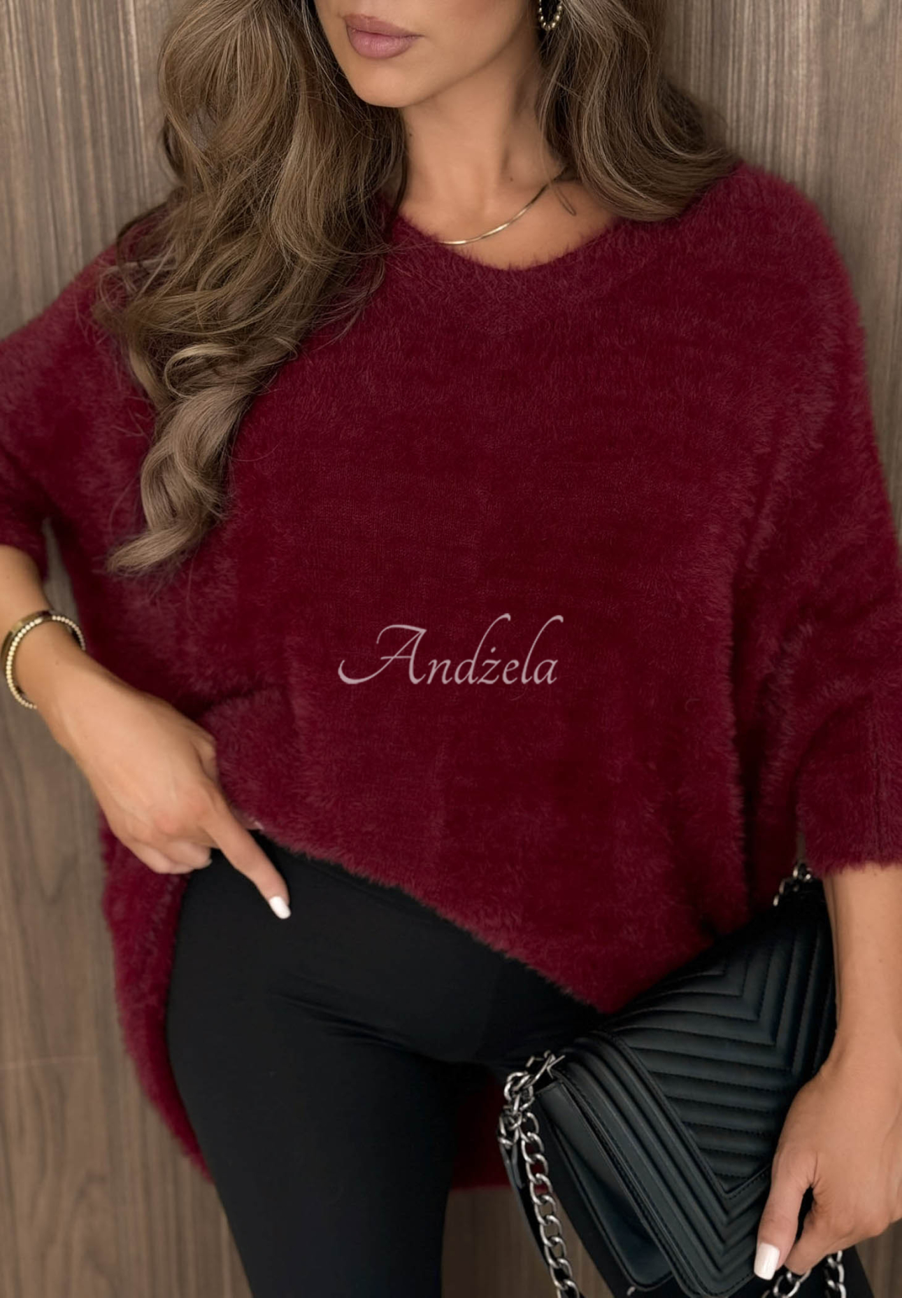 Weicher, asymmetrischer Pullover mit Ausschnitt After Rain Burgunderrot