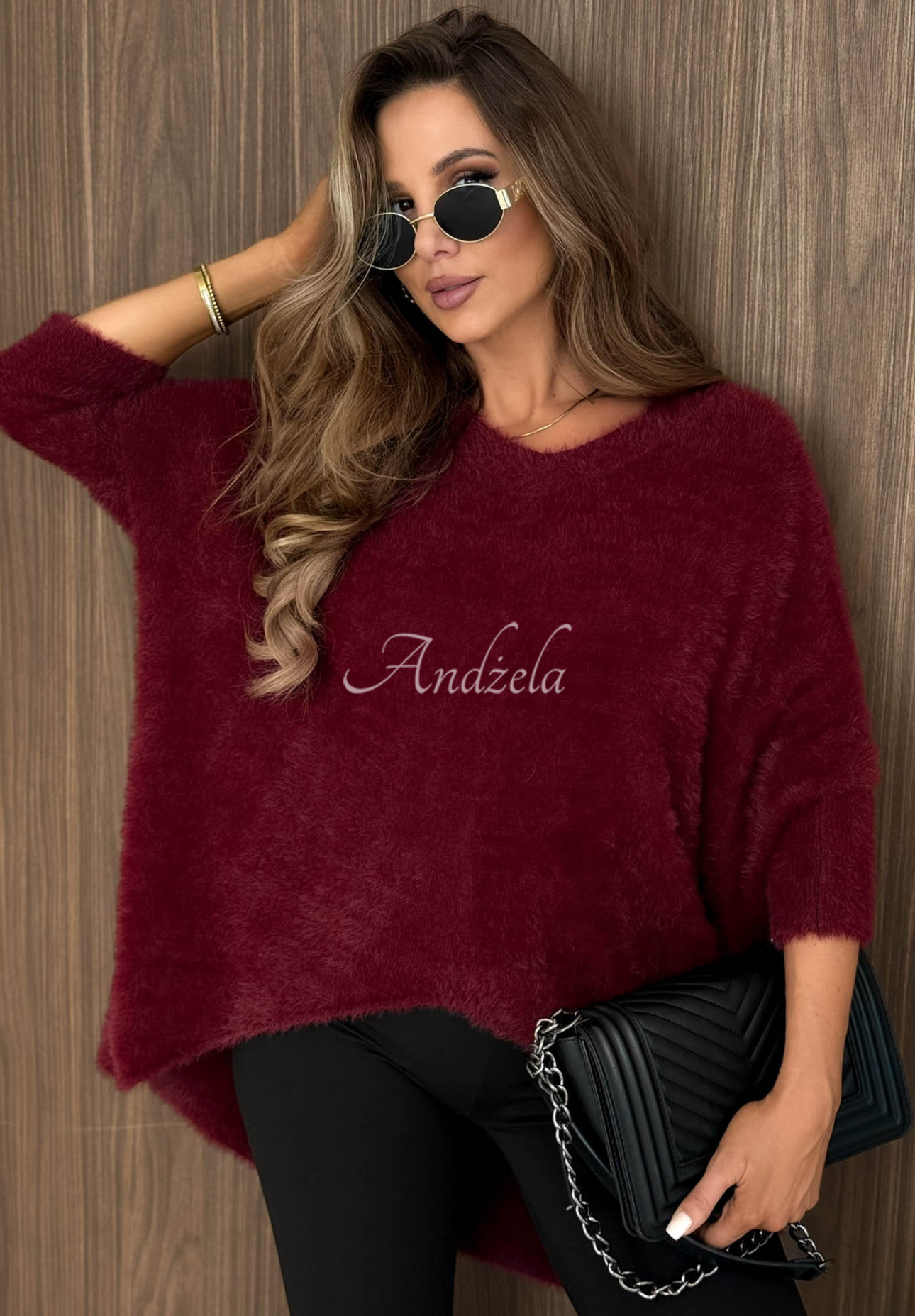 Weicher, asymmetrischer Pullover mit Ausschnitt After Rain Burgunderrot