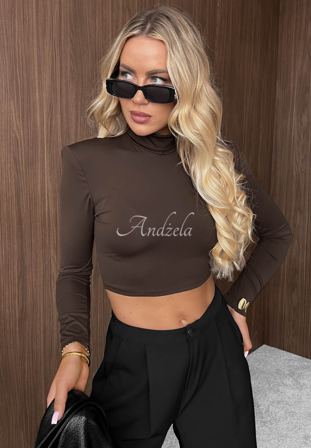 Kurzes Langarmshirt mit Stehkragen Sassy Muse Schokoladenbraun