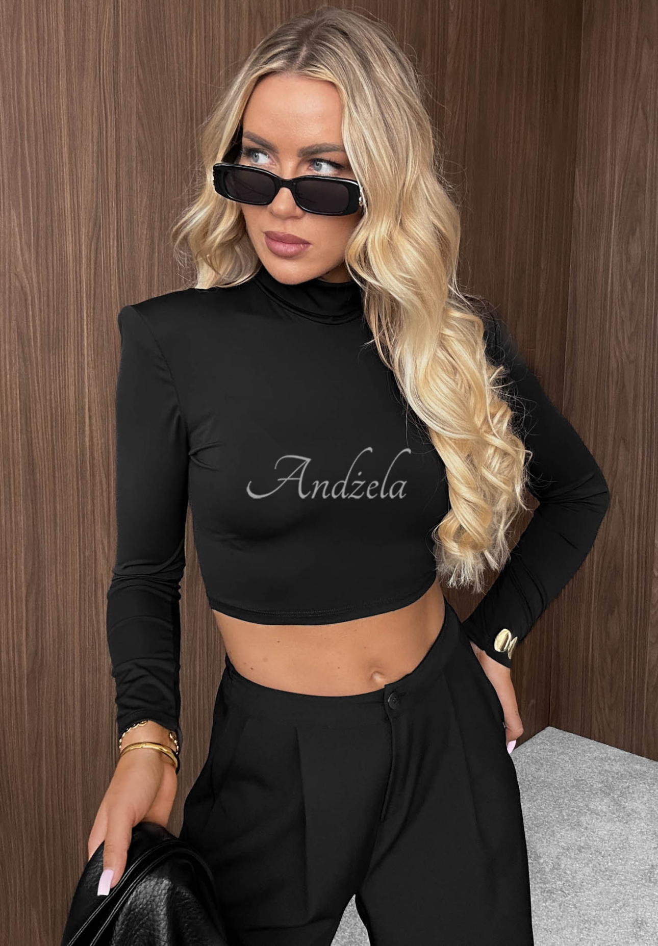 Kurzes Langarmshirt mit Stehkragen Sassy Muse Schwarz