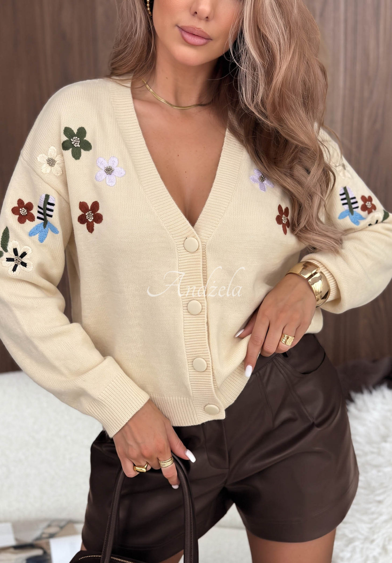 Kurzer Cardigan mit gestickten Blumen Rose Cloud Beige