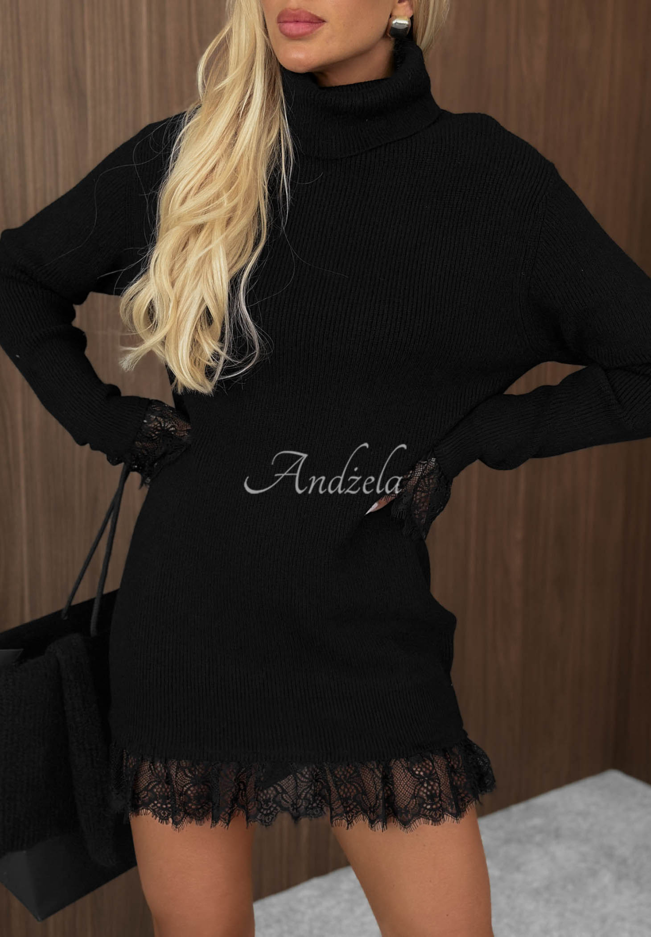 Strickkleid aus Viskose mit Rollkragen und Spitze Autumn Spell Schwarz