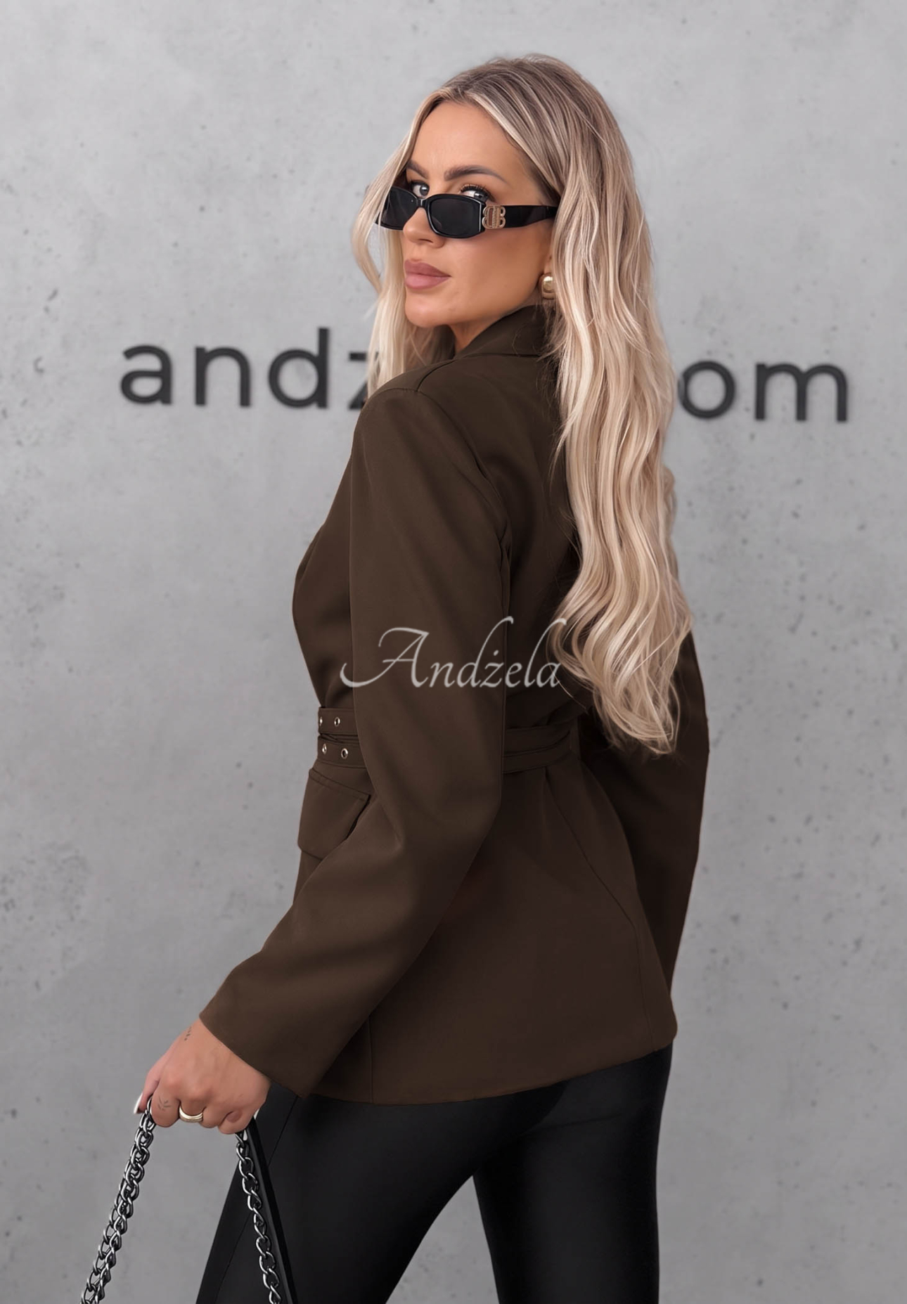 Klassischer Blazer mit Riemen Bella Chic Schokoladenbraun