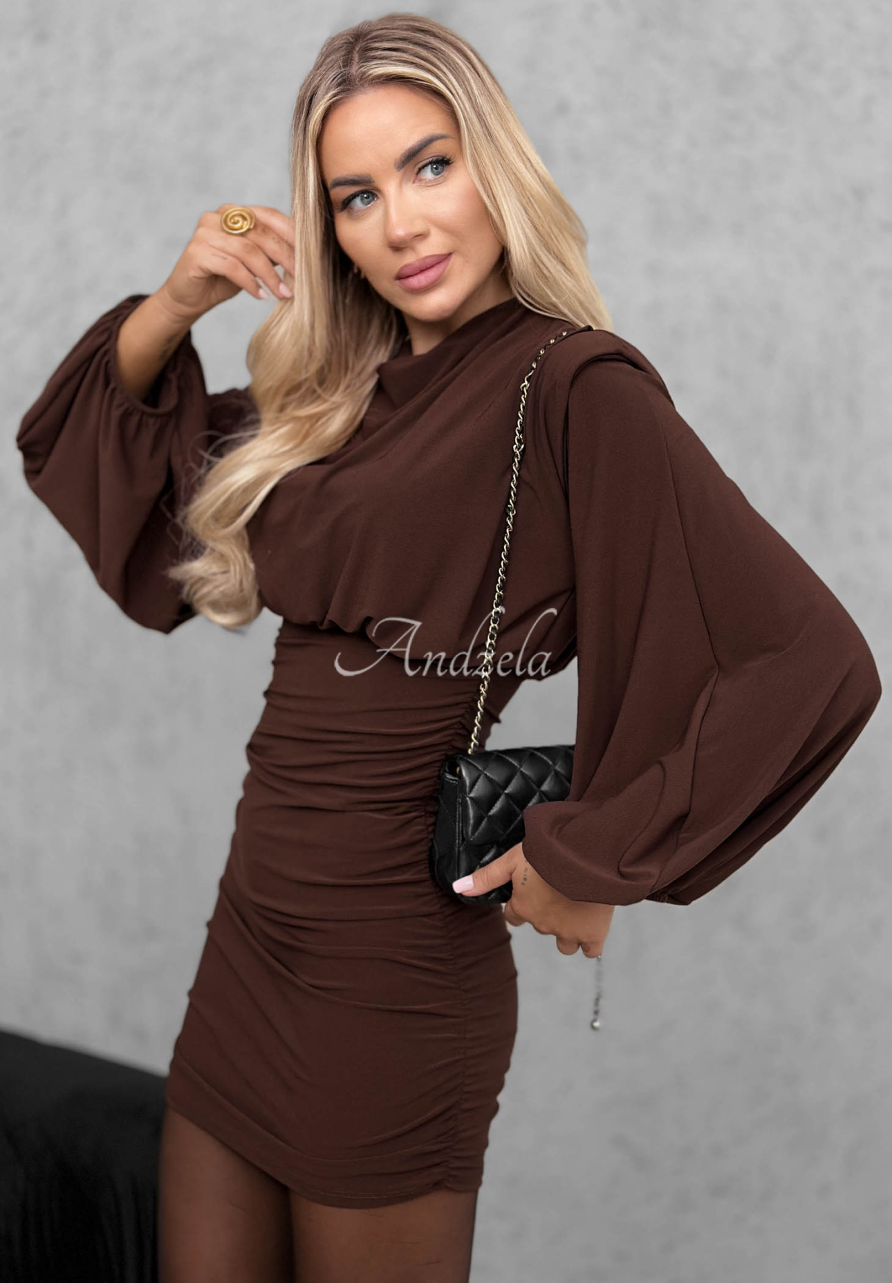 Kleid mit Raffungen und Polstern Maybe Next Time Schokoladenbraun