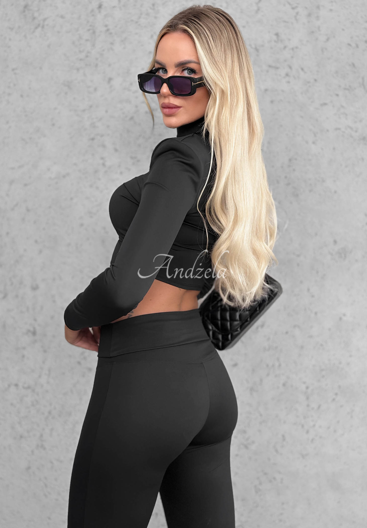 Kurzes Langarmshirt mit Stehkragen Sassy Muse Schwarz