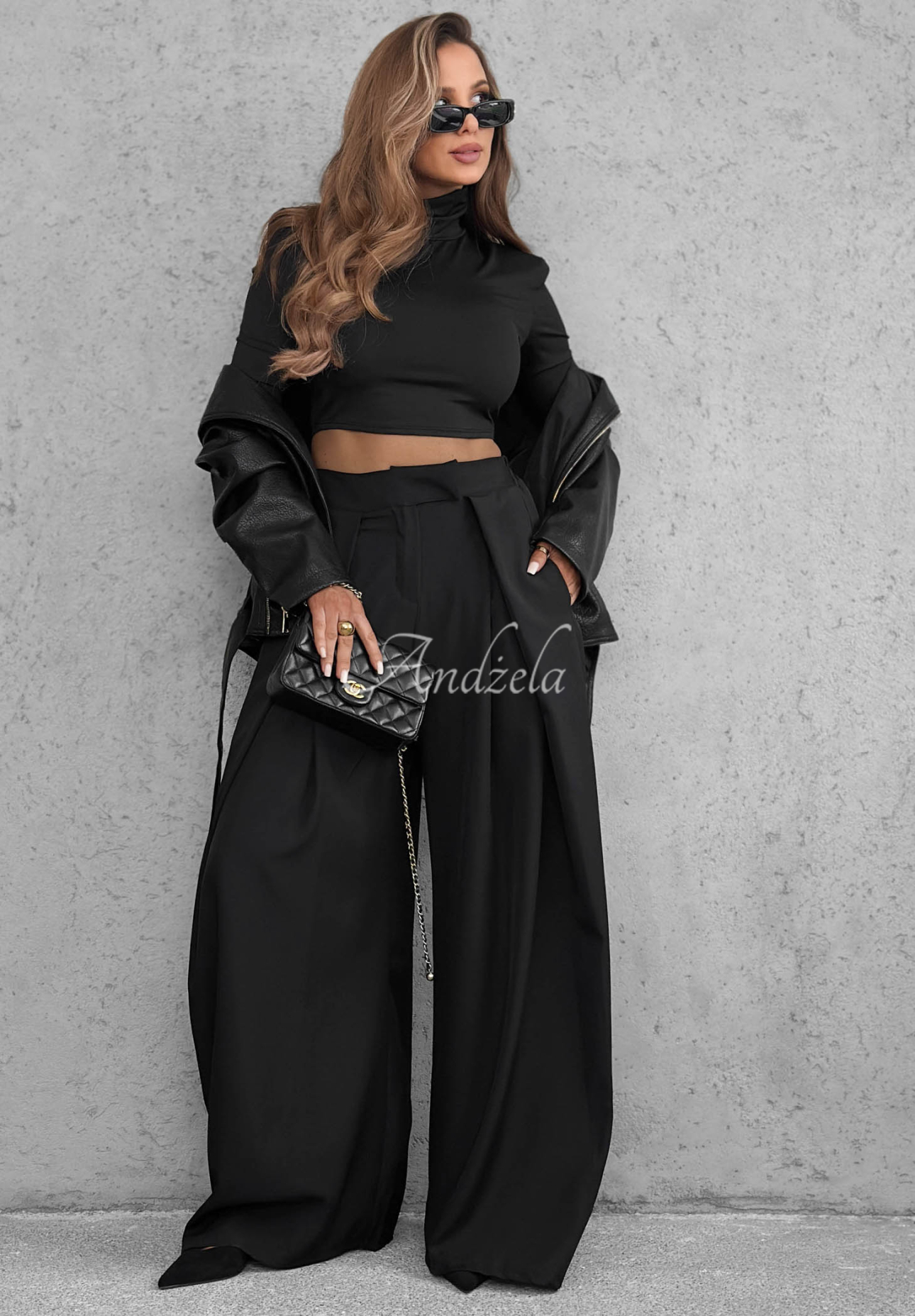 Weit geschnittene Stoffhose mit Falten Cloudy Elegance Schwarz