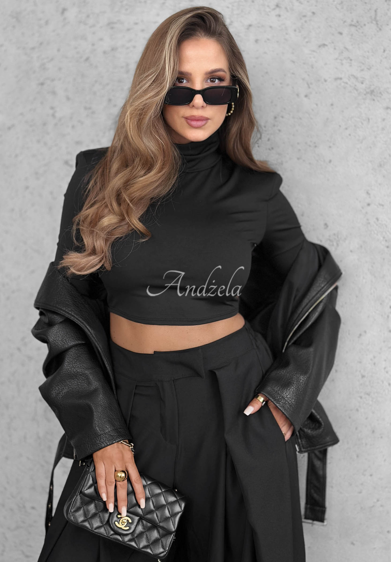 Weit geschnittene Stoffhose mit Falten Cloudy Elegance Schwarz