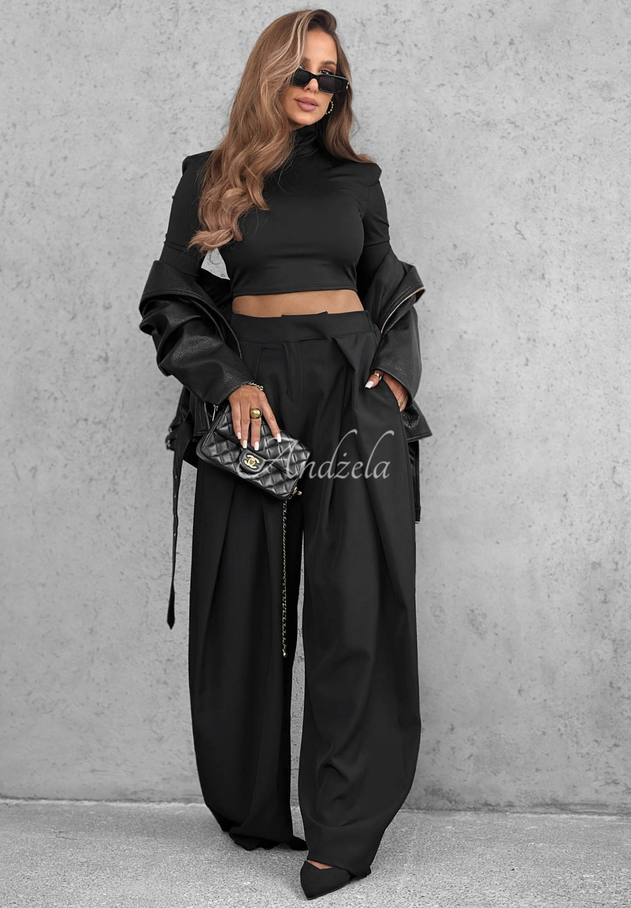 Weit geschnittene Stoffhose mit Falten Cloudy Elegance Schwarz