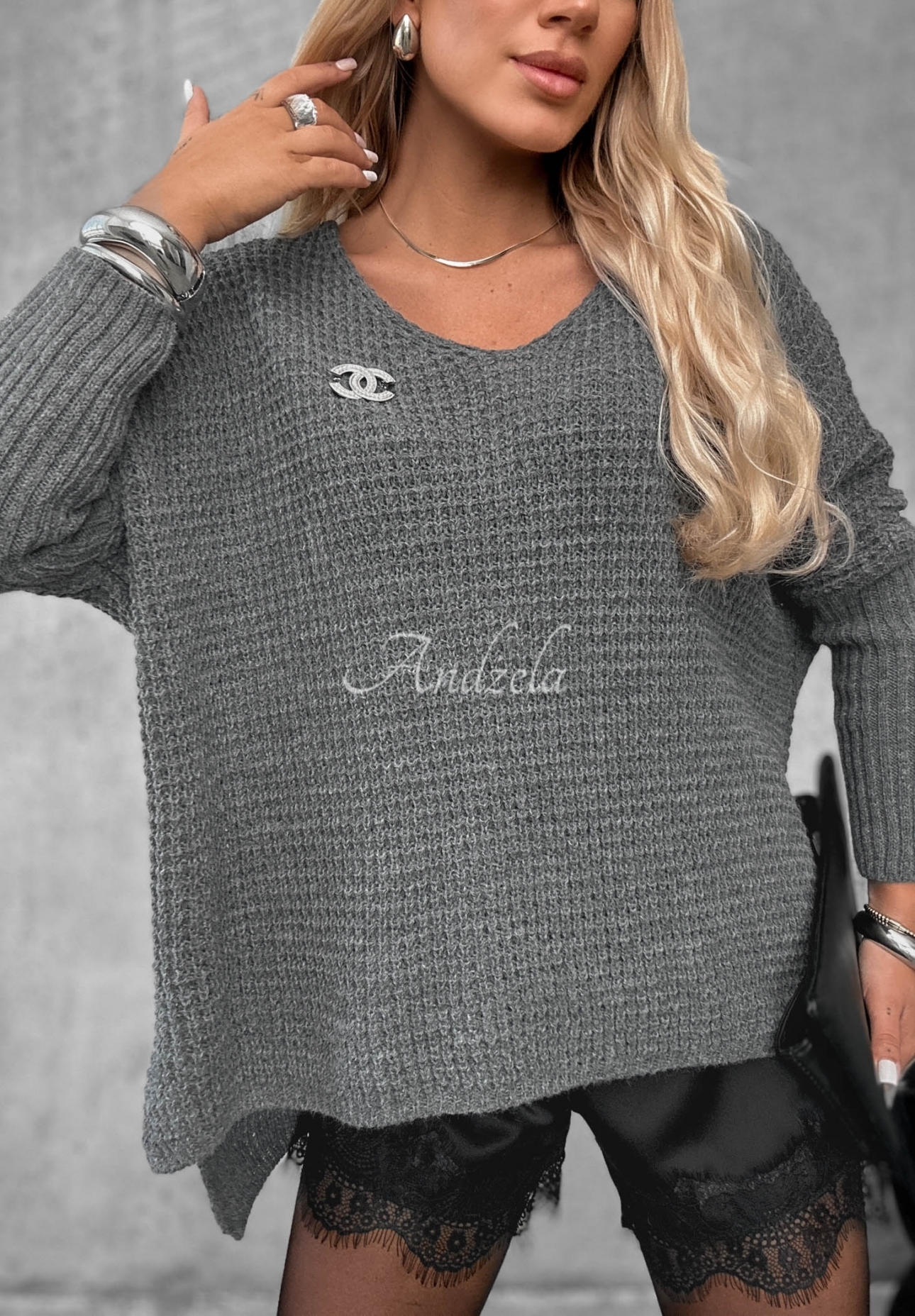 Asymmetrischer Oversize-Pullover Amber Knit Grau