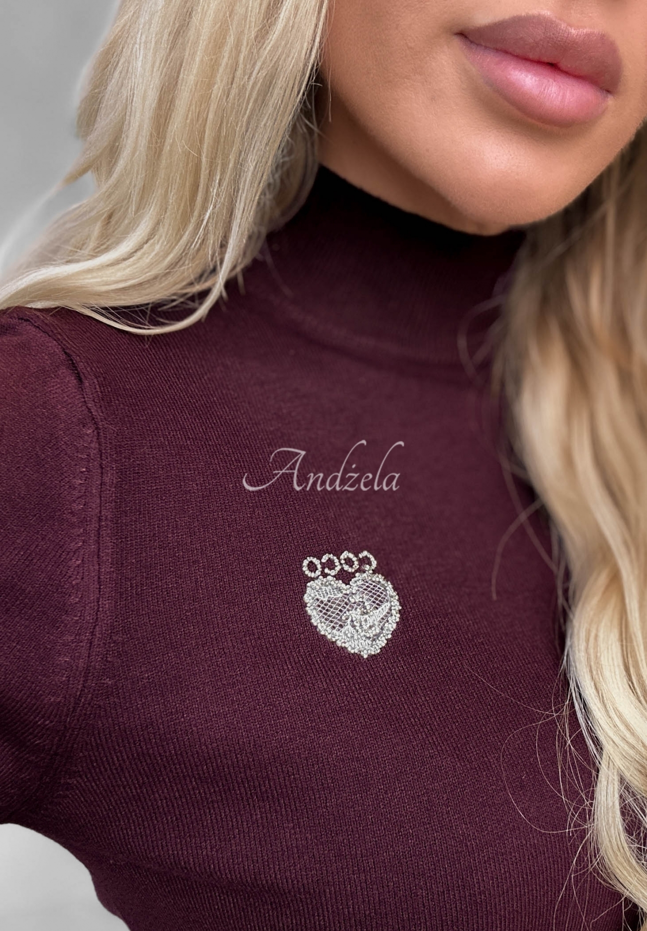 Weicher Viskose-Pullover mit Turtleneck Simple Knit Beerenfarben