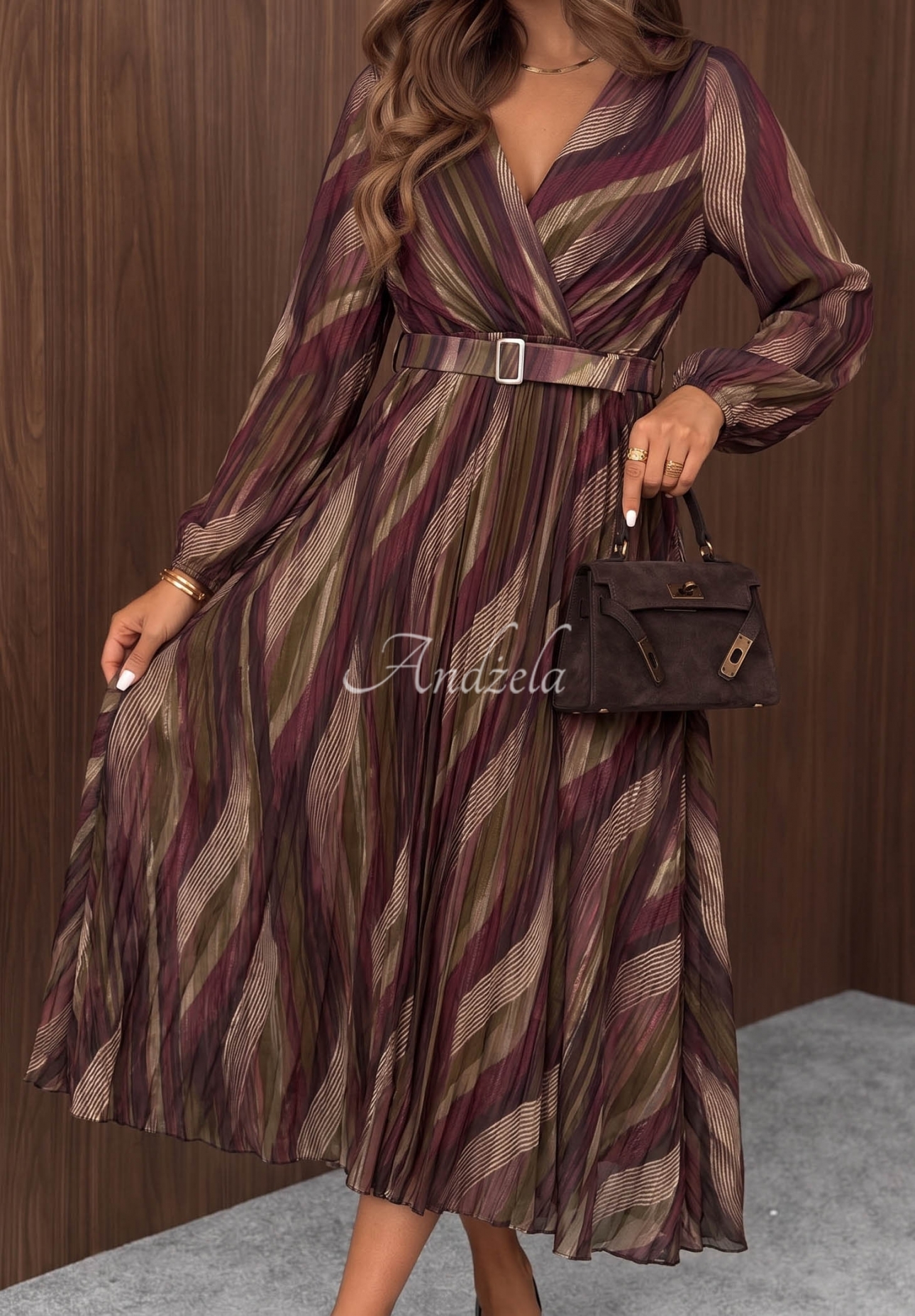 Gemustertes Midi-Kleid mit Gürtel Quiet Romance Beerenfarben