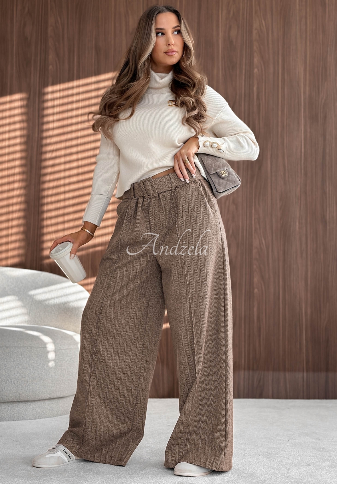 Weite Viskosehose mit Ziernähten Warm Coffee Beige