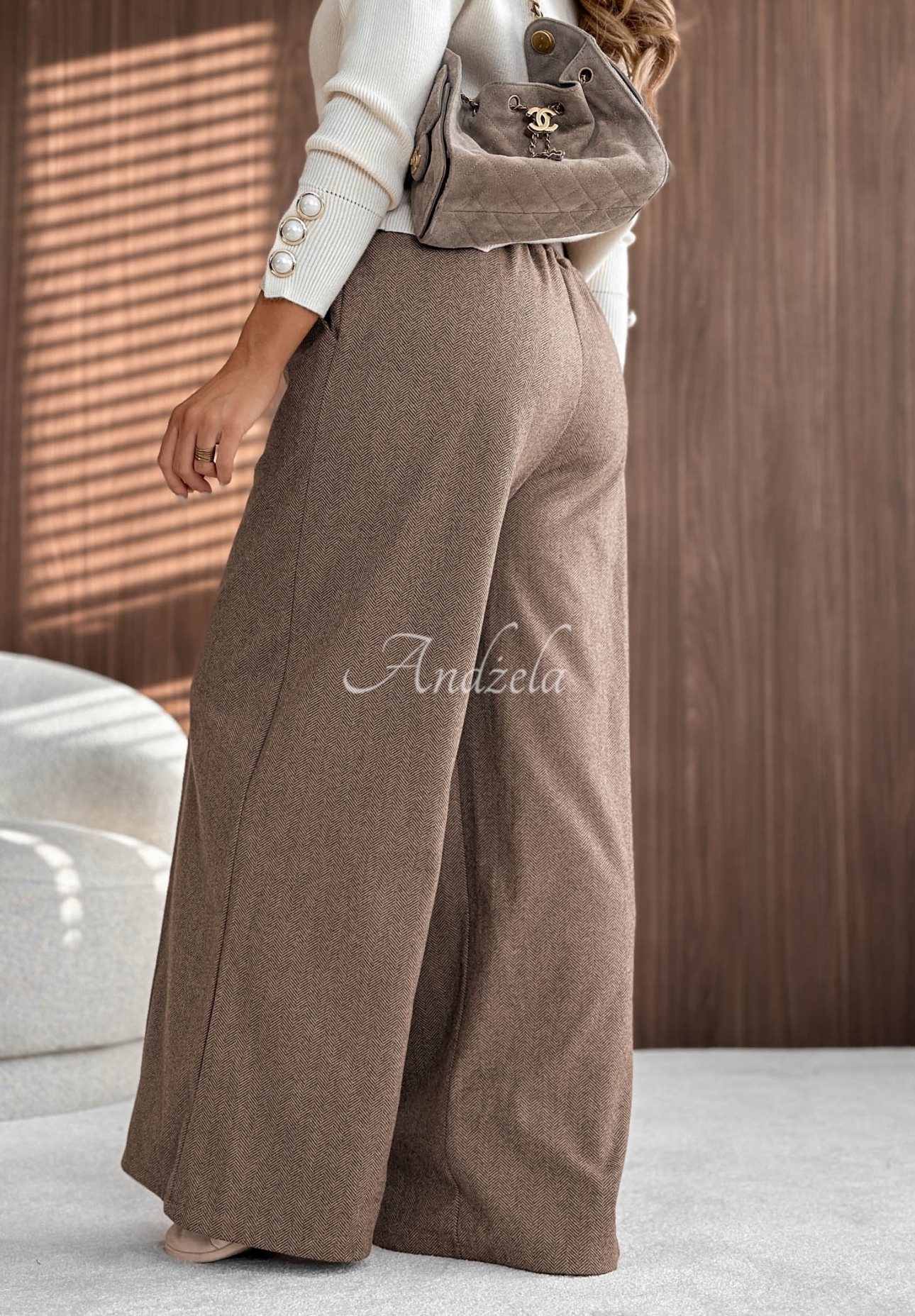Weite Viskosehose mit Ziernähten Warm Coffee Beige