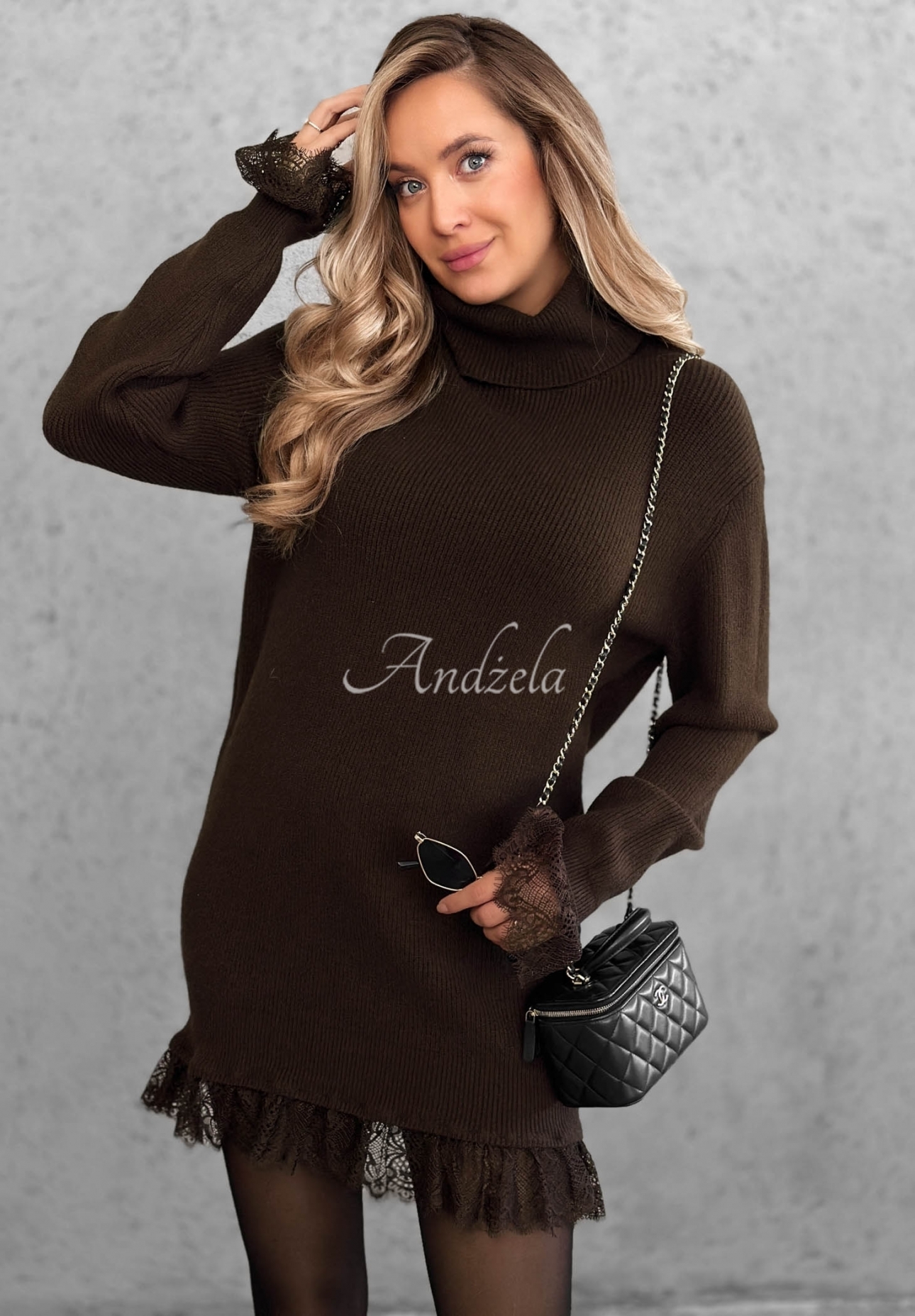 Strickkleid aus Viskose mit Rollkragen und Spitze Autumn Spell Schokoladenbraun