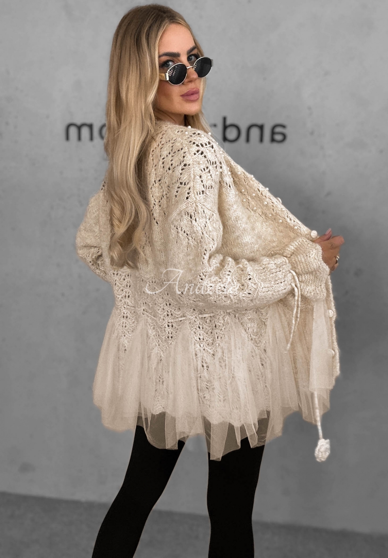 Strickjacke mit dekorativem Strickmuster, Wolle, Perlen und Tüll Blush Darling Beige