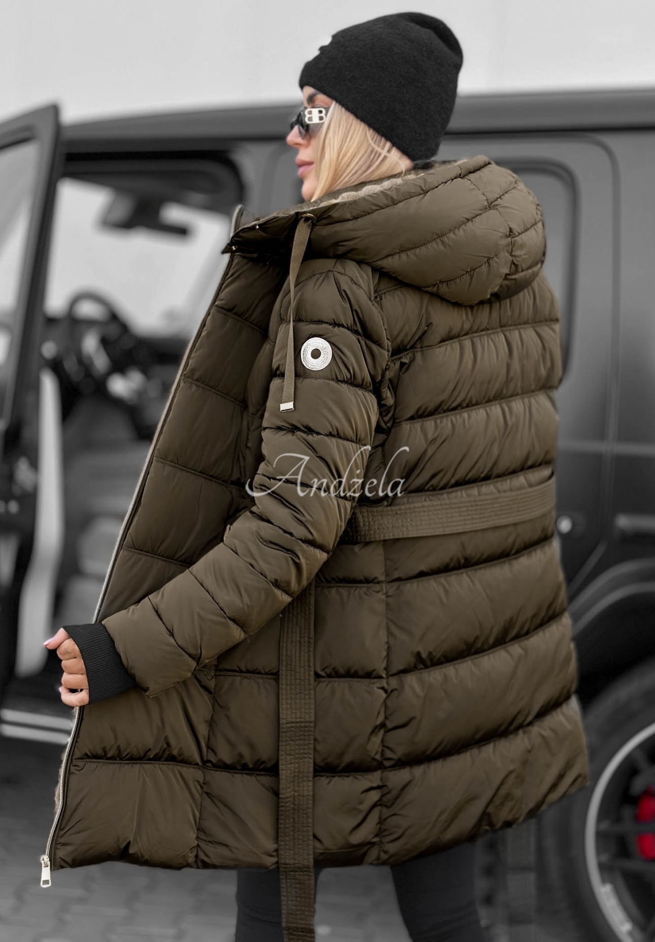 Lange, gesteppte Jacke mit Kapuze und Gürtel Cold Theory Khaki