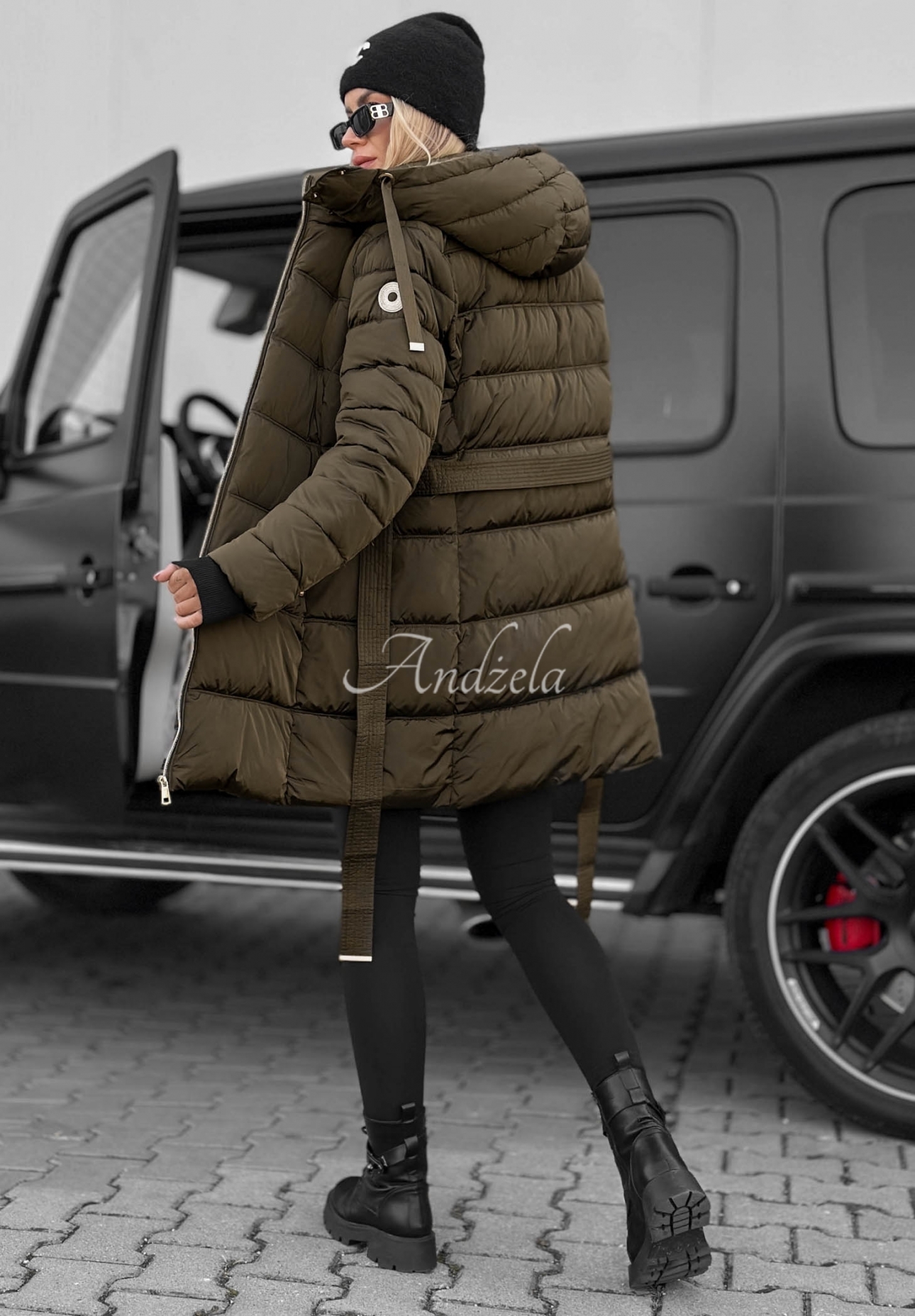Lange, gesteppte Jacke mit Kapuze und Gürtel Cold Theory Khaki