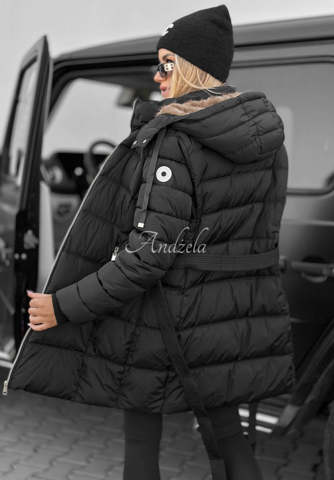 Lange, gesteppte Jacke mit Kapuze und Gürtel Cold Theory Schwarz