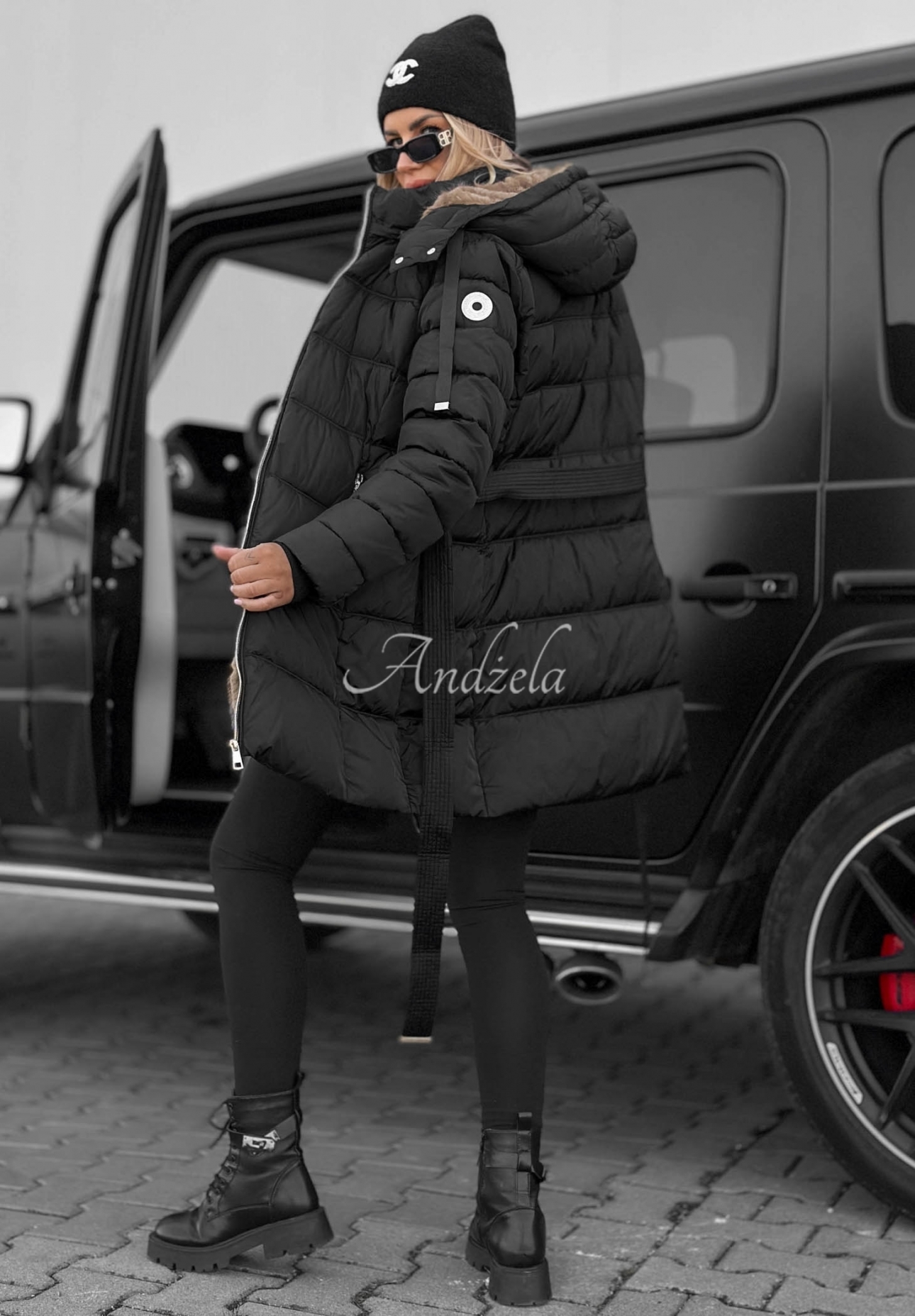 Lange, gesteppte Jacke mit Kapuze und Gürtel Cold Theory Schwarz