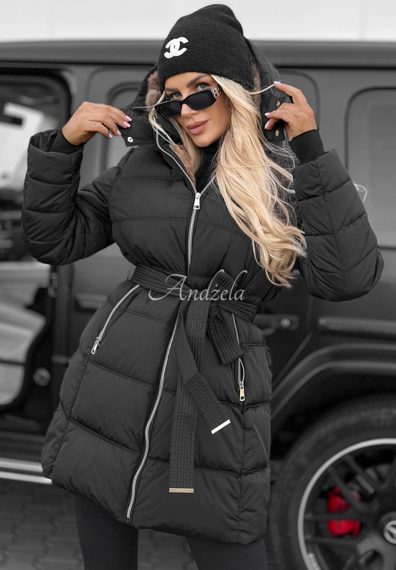Lange, gesteppte Jacke mit Kapuze und Gürtel Cold Theory Schwarz