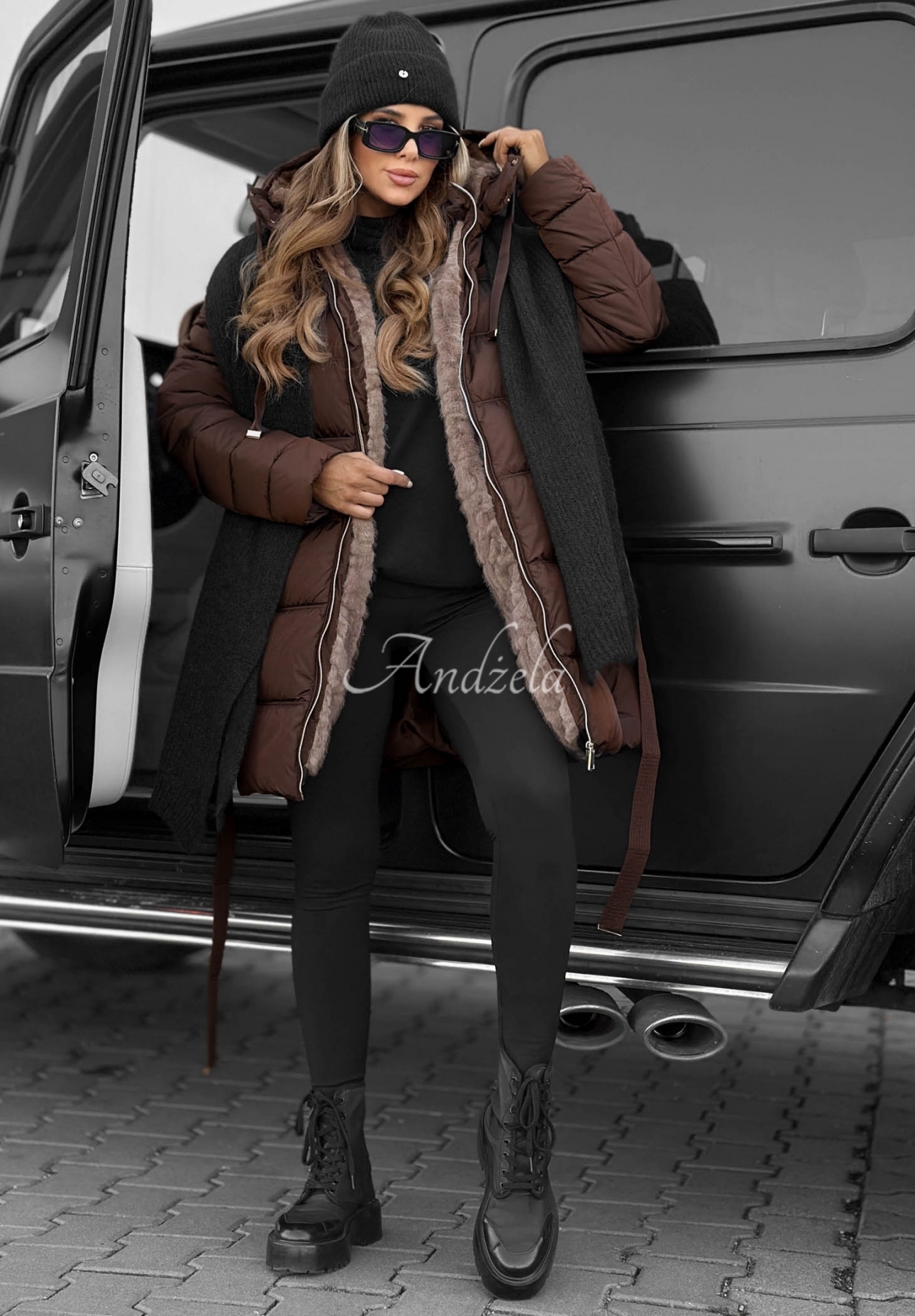 Lange, gesteppte Jacke mit Kapuze und Gürtel Cold Theory Schokoladenbraun