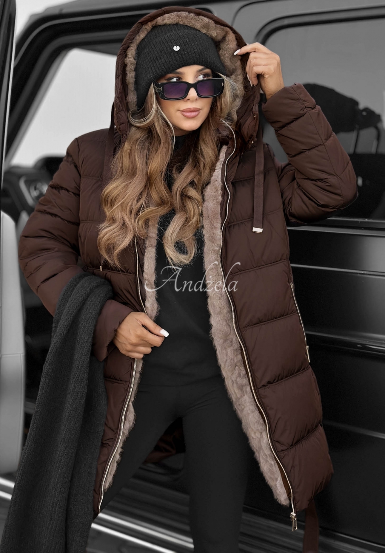 Lange, gesteppte Jacke mit Kapuze und Gürtel Cold Theory Schokoladenbraun