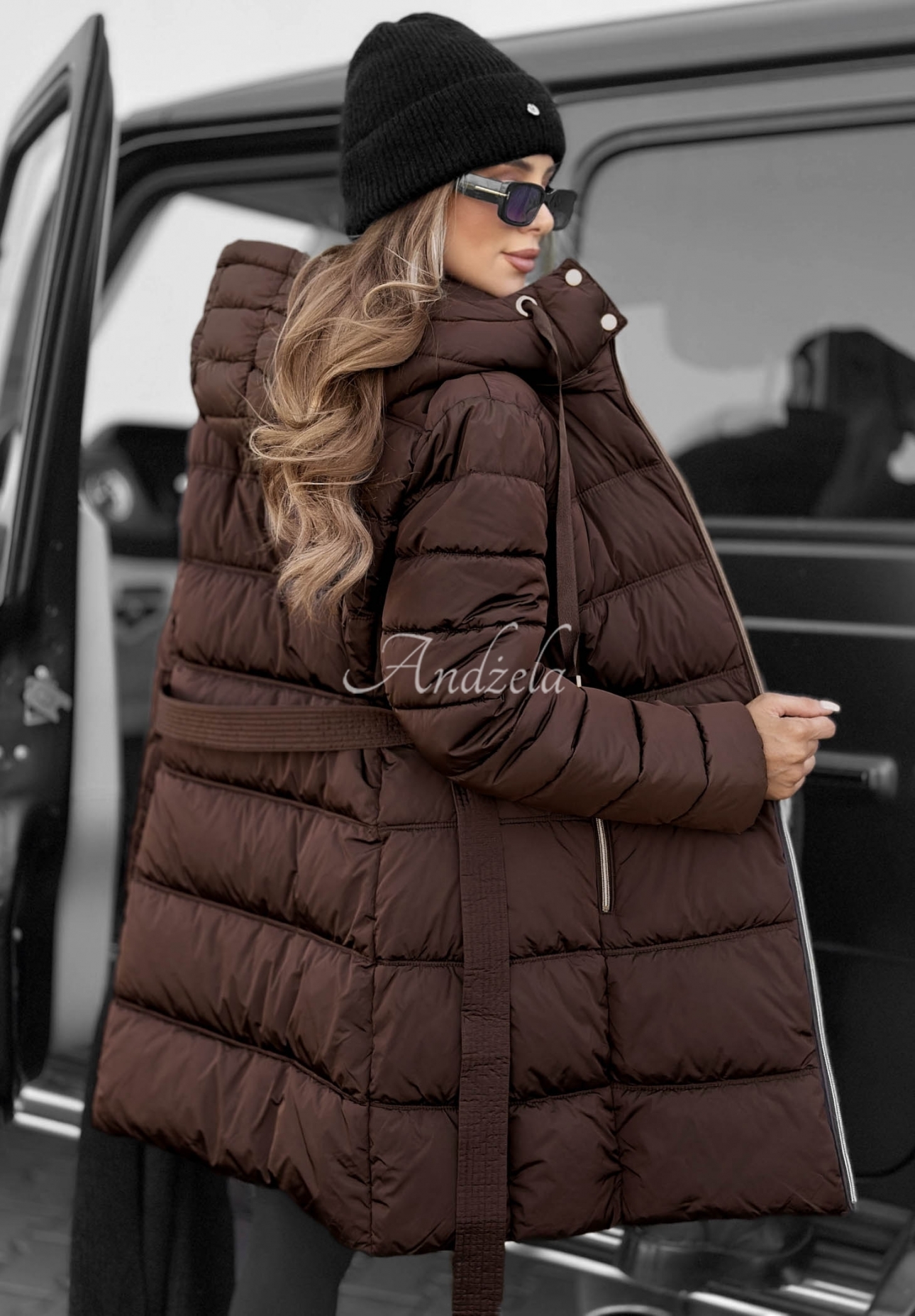 Lange, gesteppte Jacke mit Kapuze und Gürtel Cold Theory Schokoladenbraun