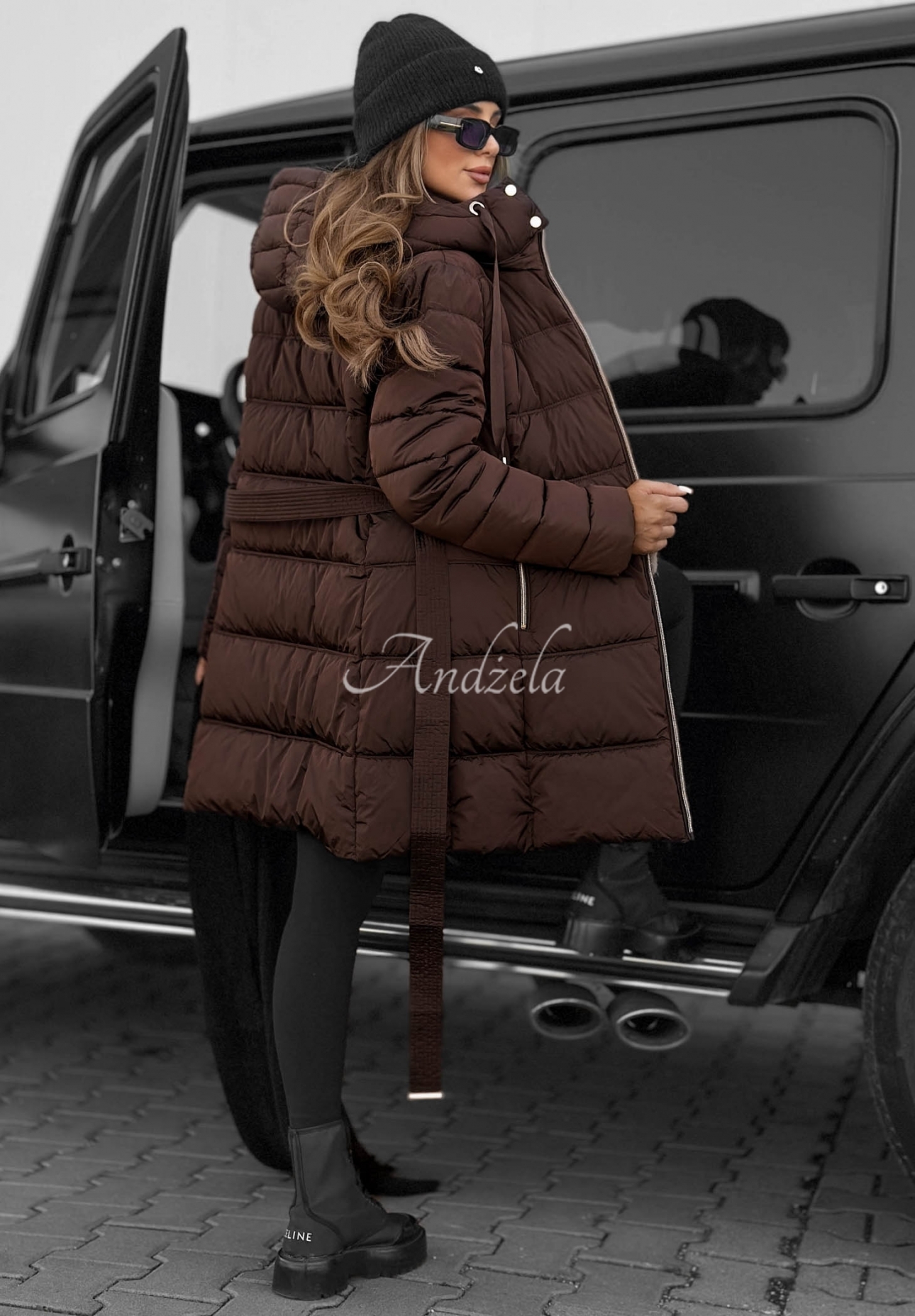 Lange, gesteppte Jacke mit Kapuze und Gürtel Cold Theory Schokoladenbraun