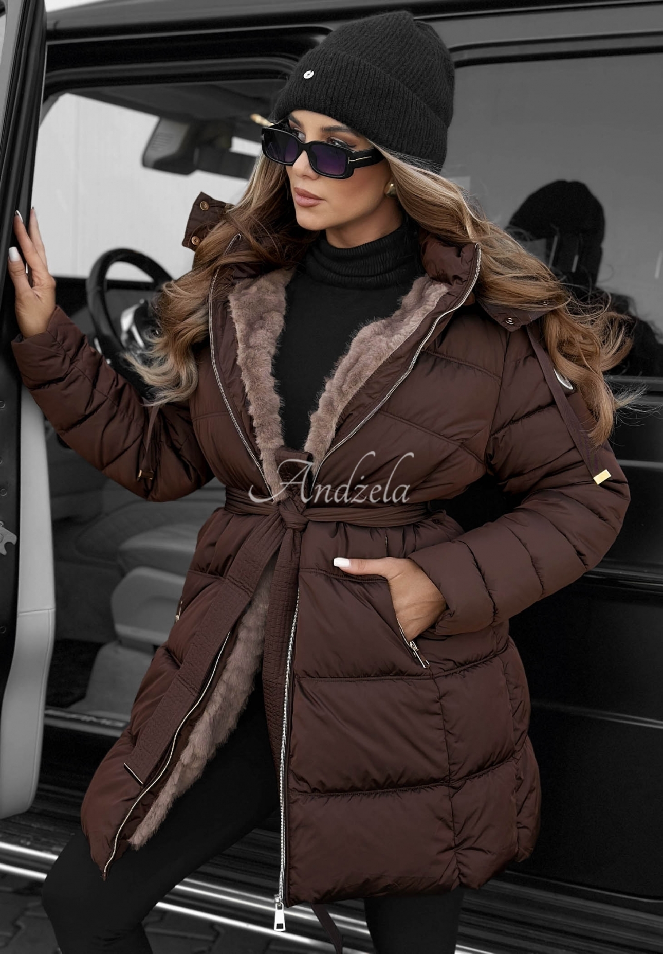 Lange, gesteppte Jacke mit Kapuze und Gürtel Cold Theory Schokoladenbraun