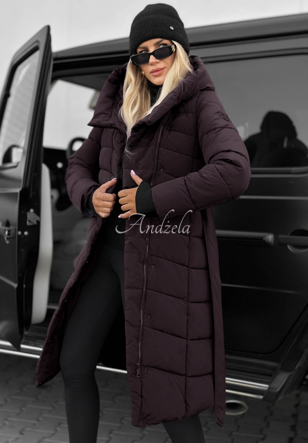 Lange, gesteppte Jacke mit Kapuze und Gürtel Snow Empress Beerenfarben