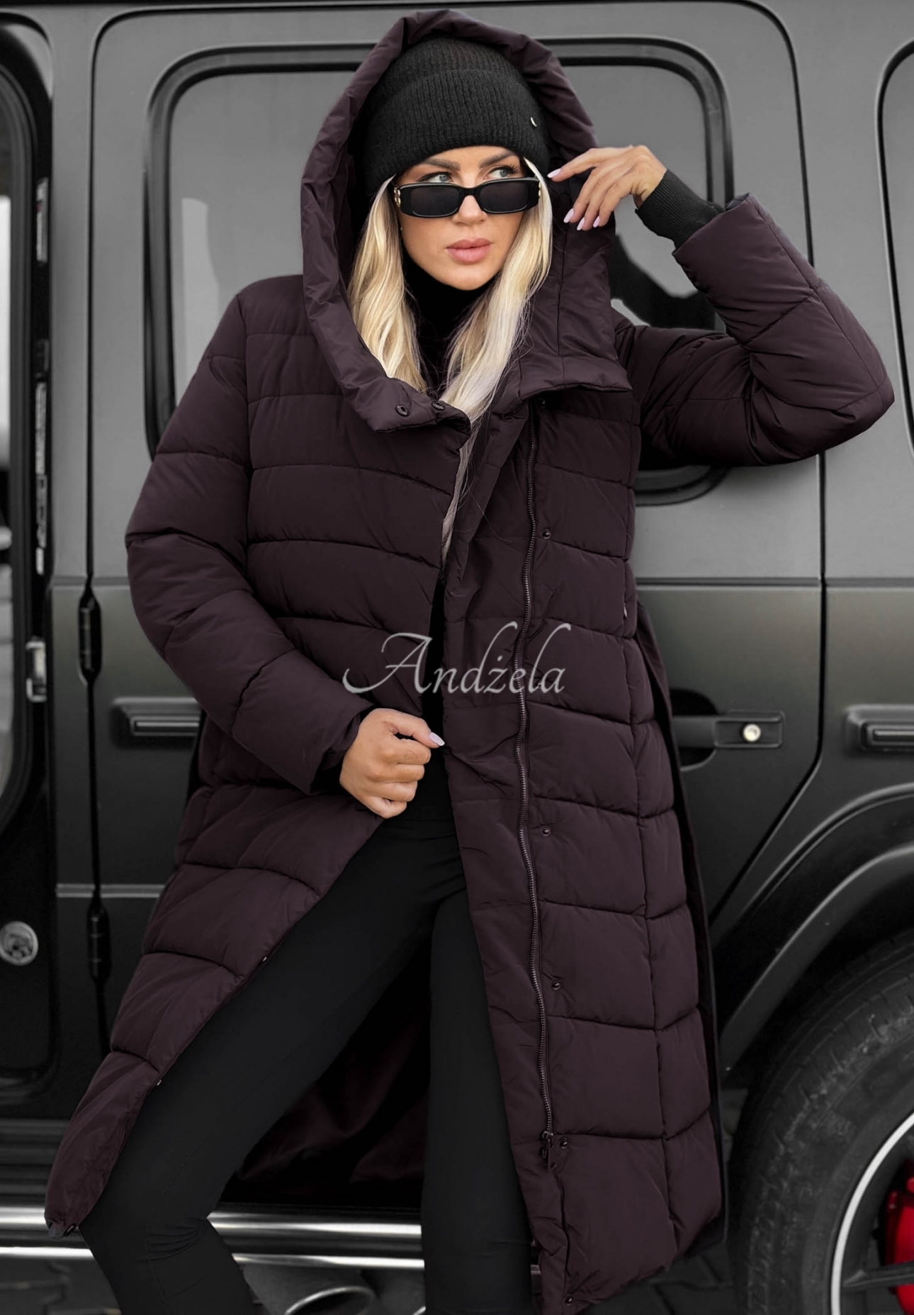 Lange, gesteppte Jacke mit Kapuze und Gürtel Snow Empress Beerenfarben