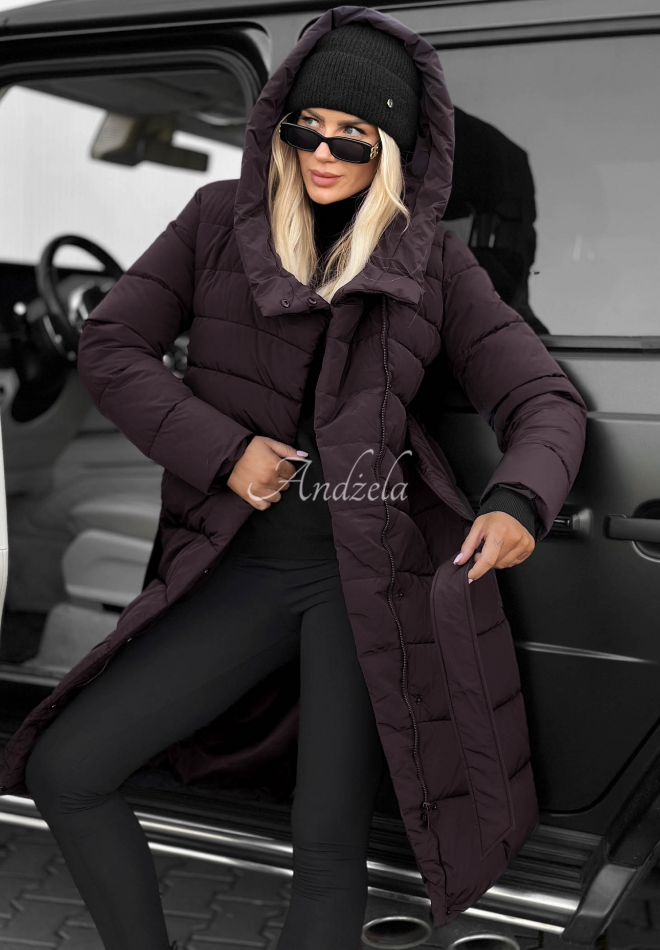 Lange, gesteppte Jacke mit Kapuze und Gürtel Snow Empress Beerenfarben