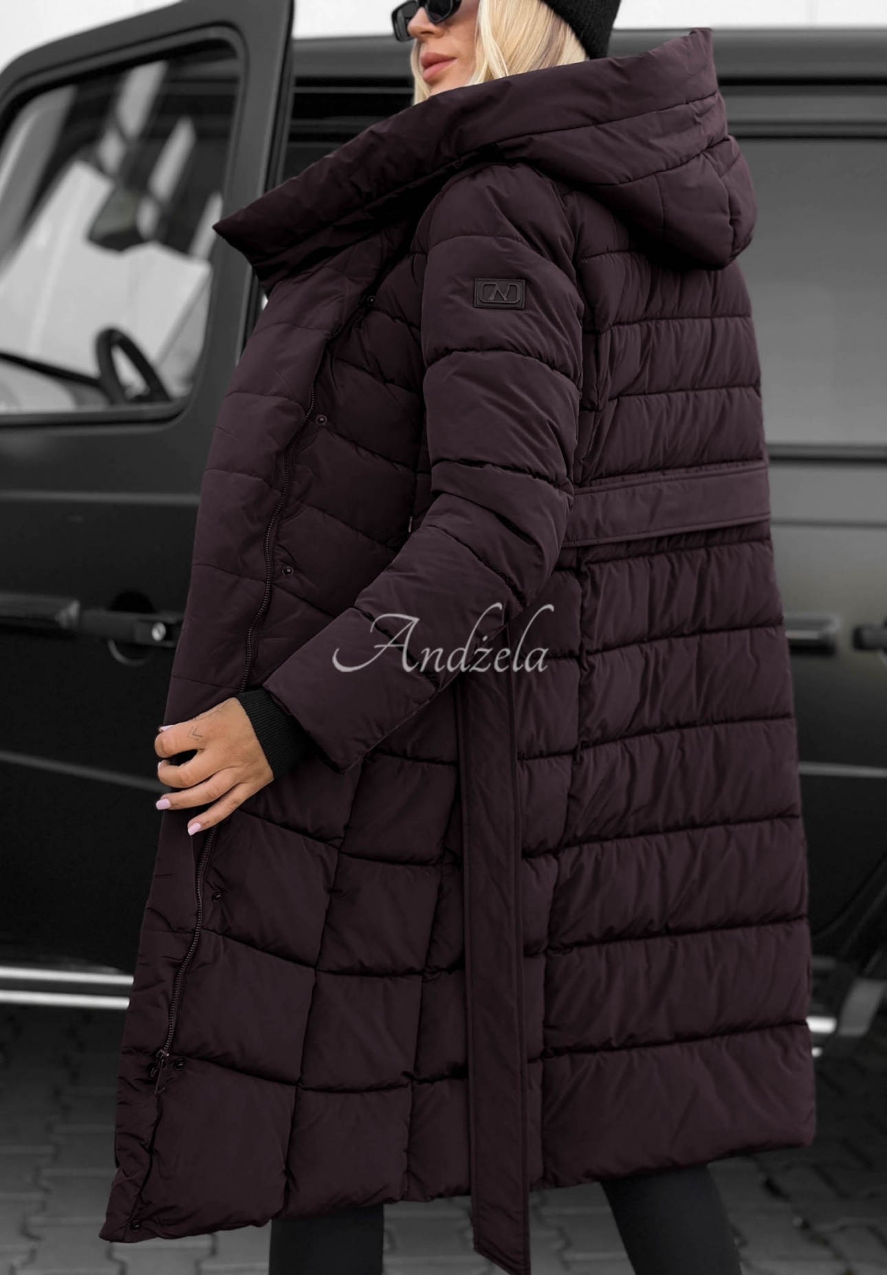 Lange, gesteppte Jacke mit Kapuze und Gürtel Snow Empress Beerenfarben