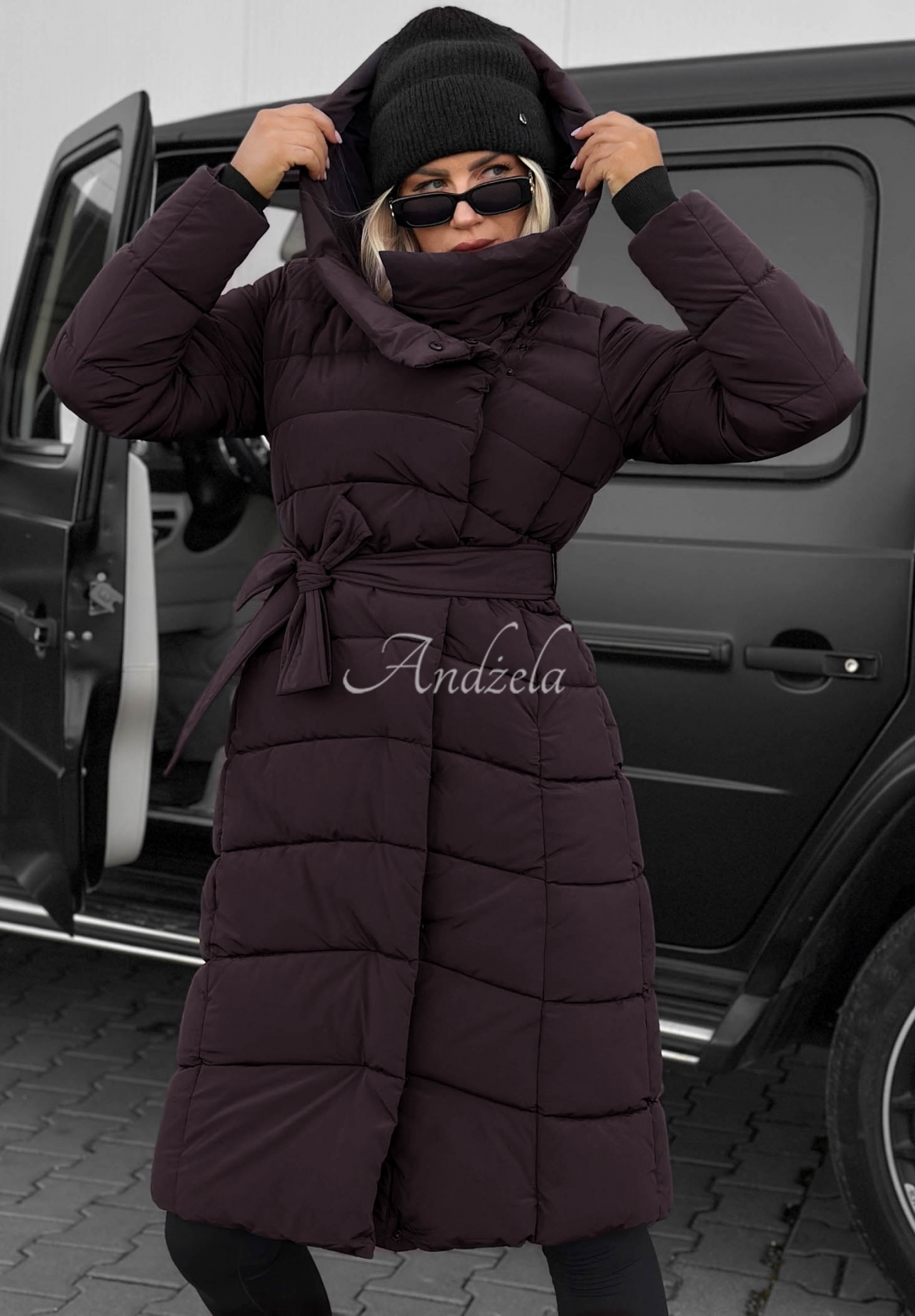 Lange, gesteppte Jacke mit Kapuze und Gürtel Snow Empress Beerenfarben