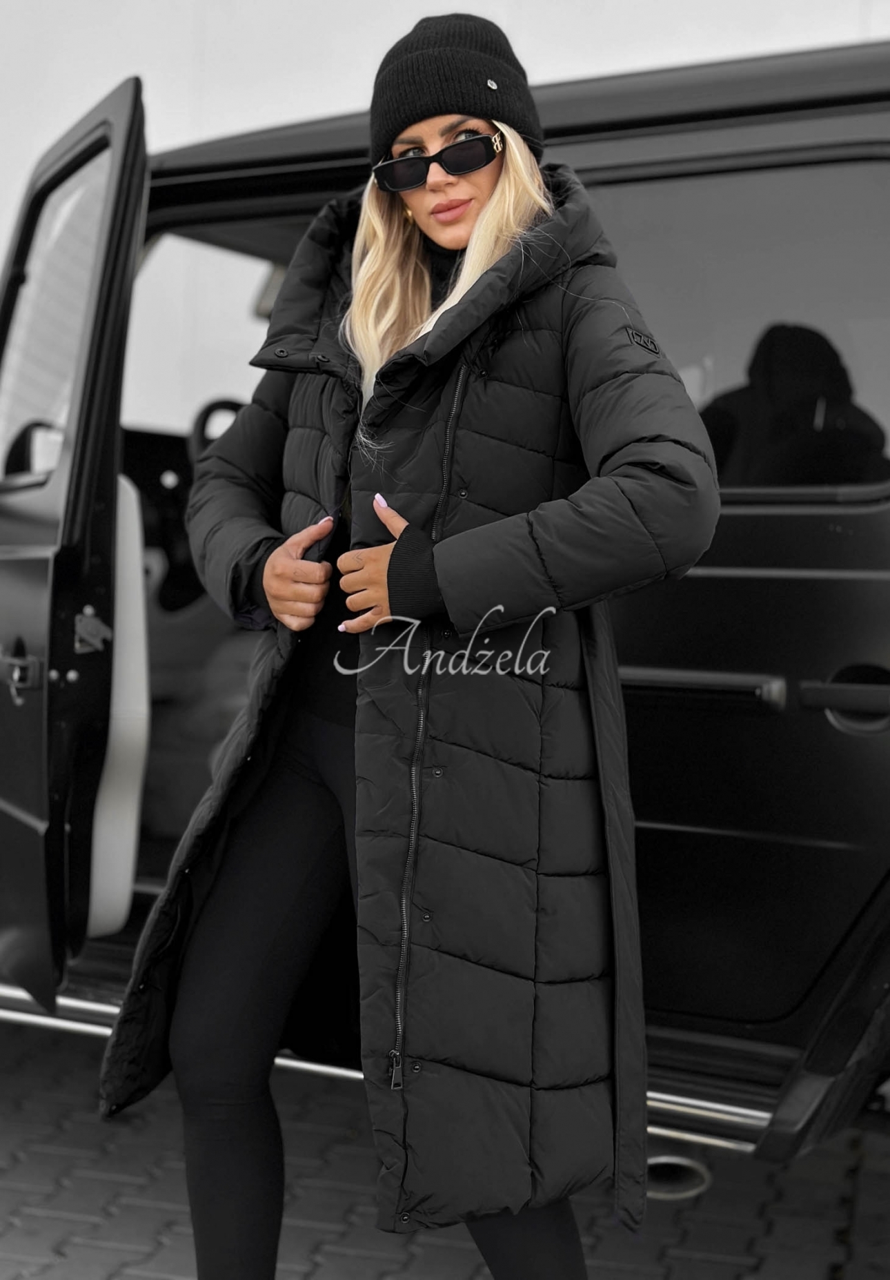 Lange, gesteppte Jacke mit Kapuze und Gürtel Snow Empress Schwarz