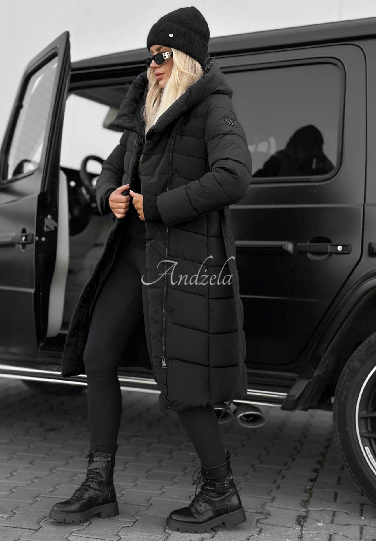 Lange, gesteppte Jacke mit Kapuze und Gürtel Snow Empress Schwarz