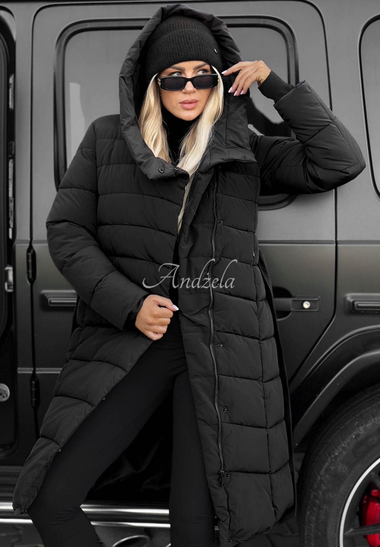 Lange, gesteppte Jacke mit Kapuze und Gürtel Snow Empress Schwarz