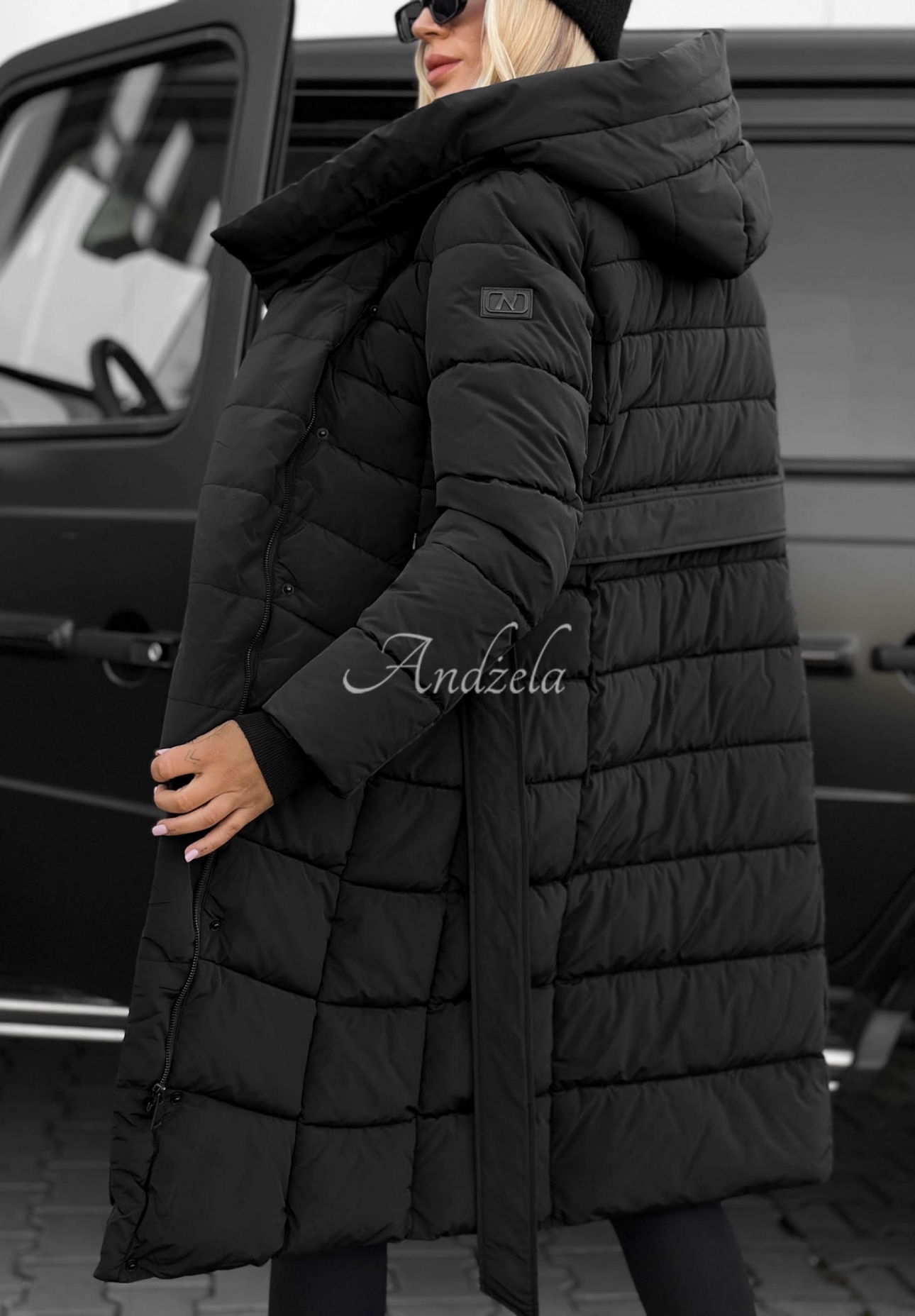 Lange, gesteppte Jacke mit Kapuze und Gürtel Snow Empress Schwarz