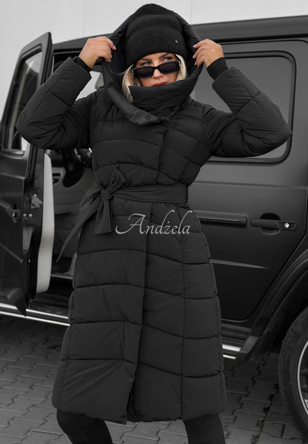 Lange, gesteppte Jacke mit Kapuze und Gürtel Snow Empress Schwarz