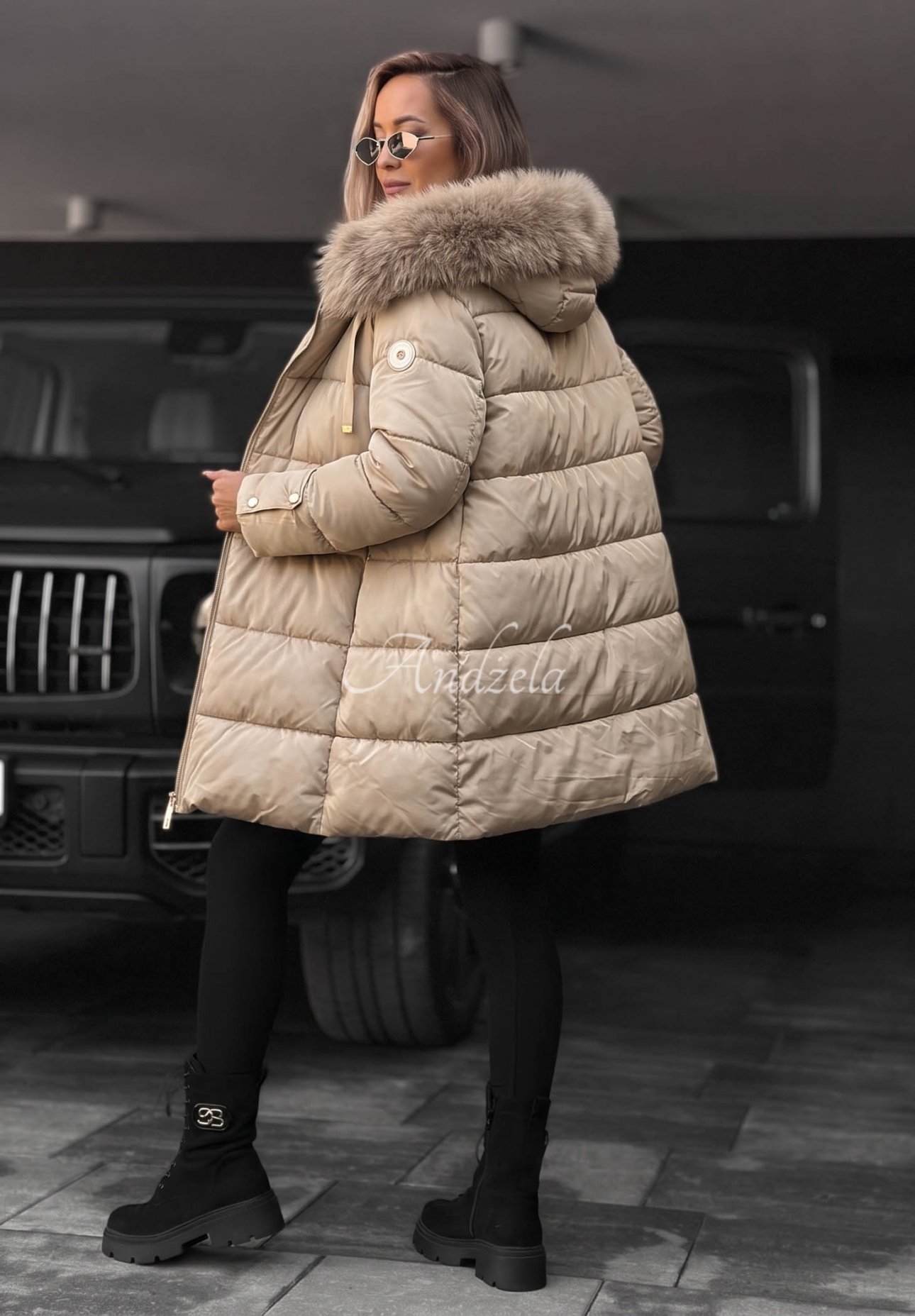 Lange, gesteppte Jacke mit Fellimitat Winter Sunday Beige