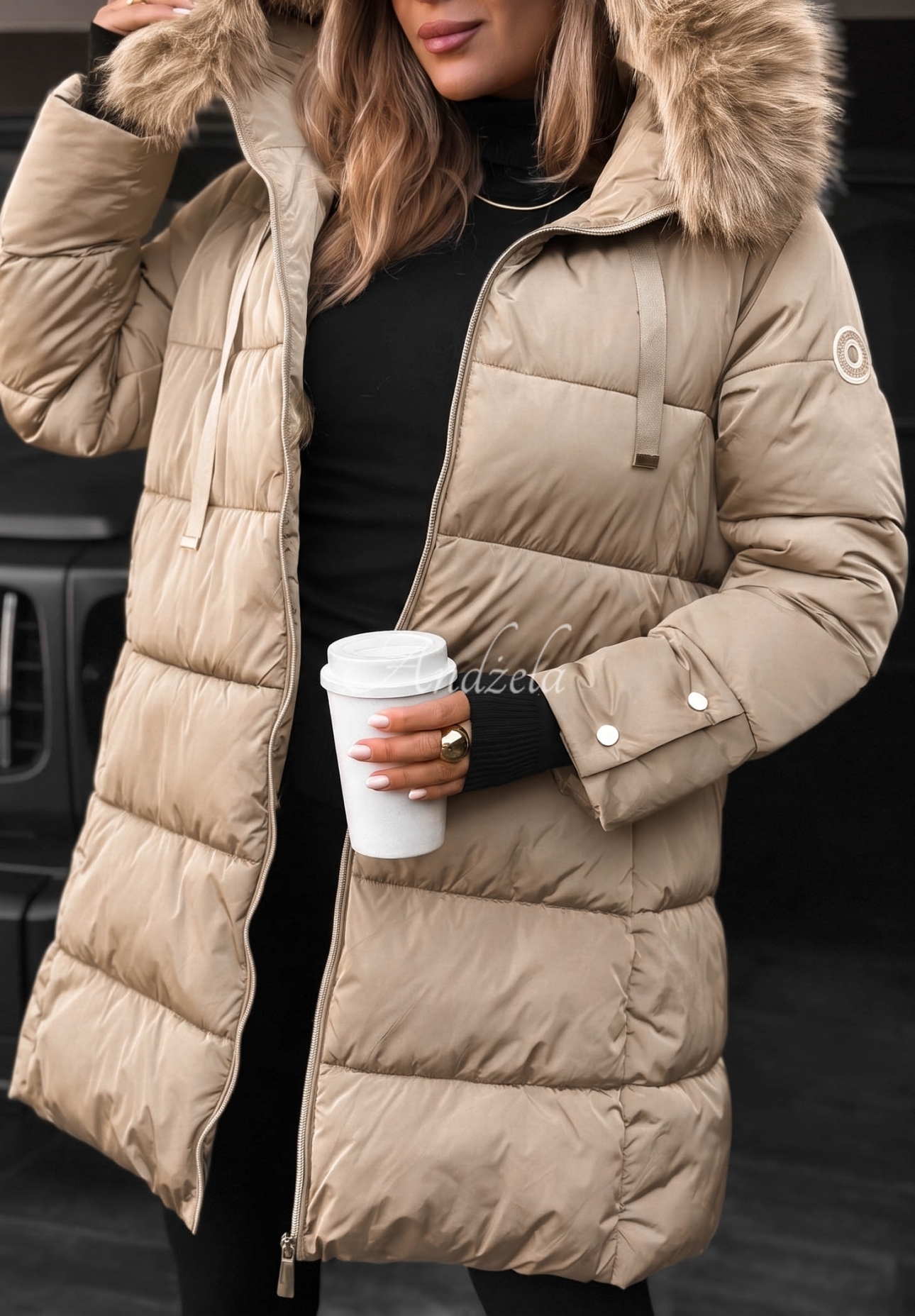 Lange, gesteppte Jacke mit Fellimitat Winter Sunday Beige