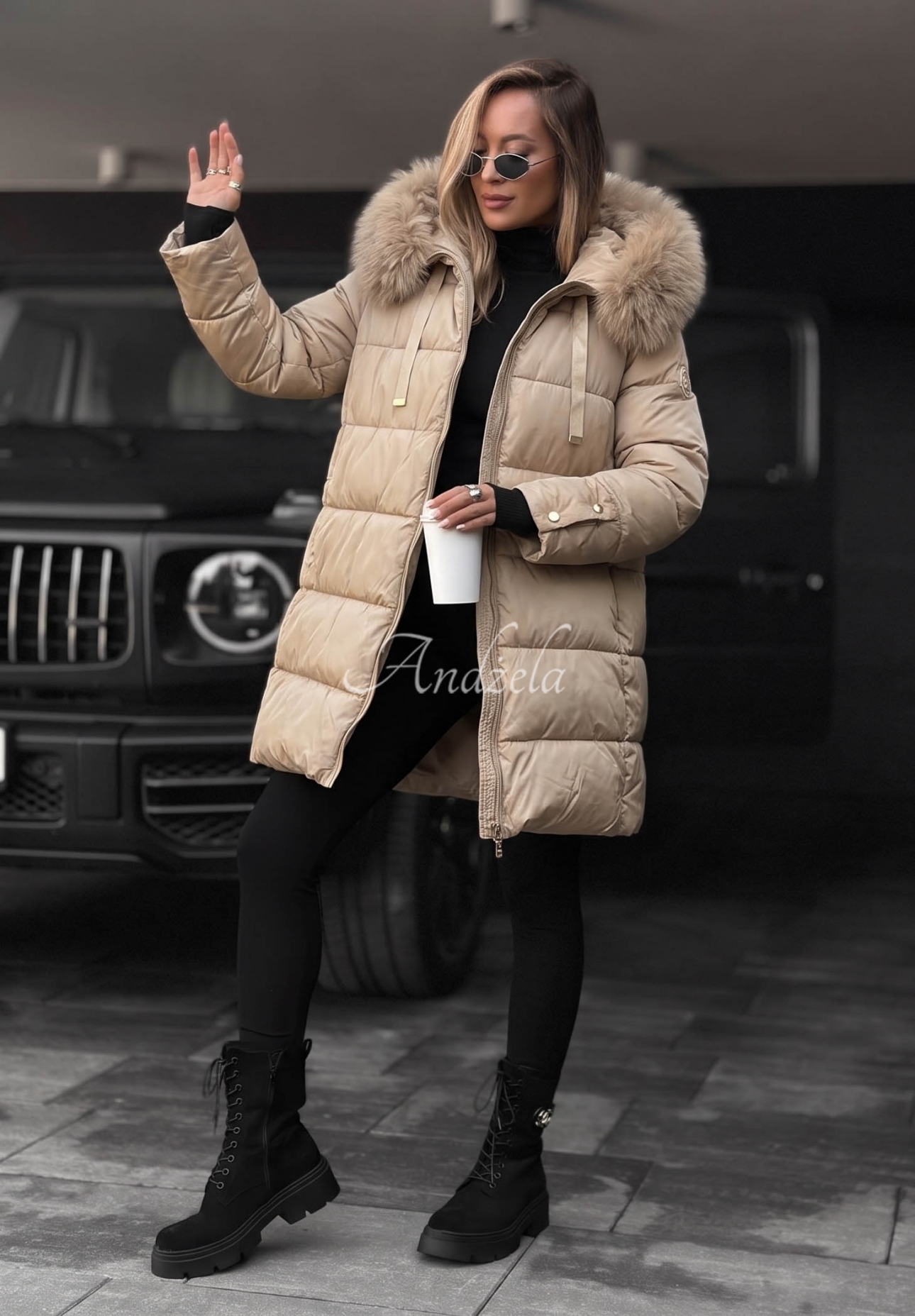 Lange, gesteppte Jacke mit Fellimitat Winter Sunday Beige