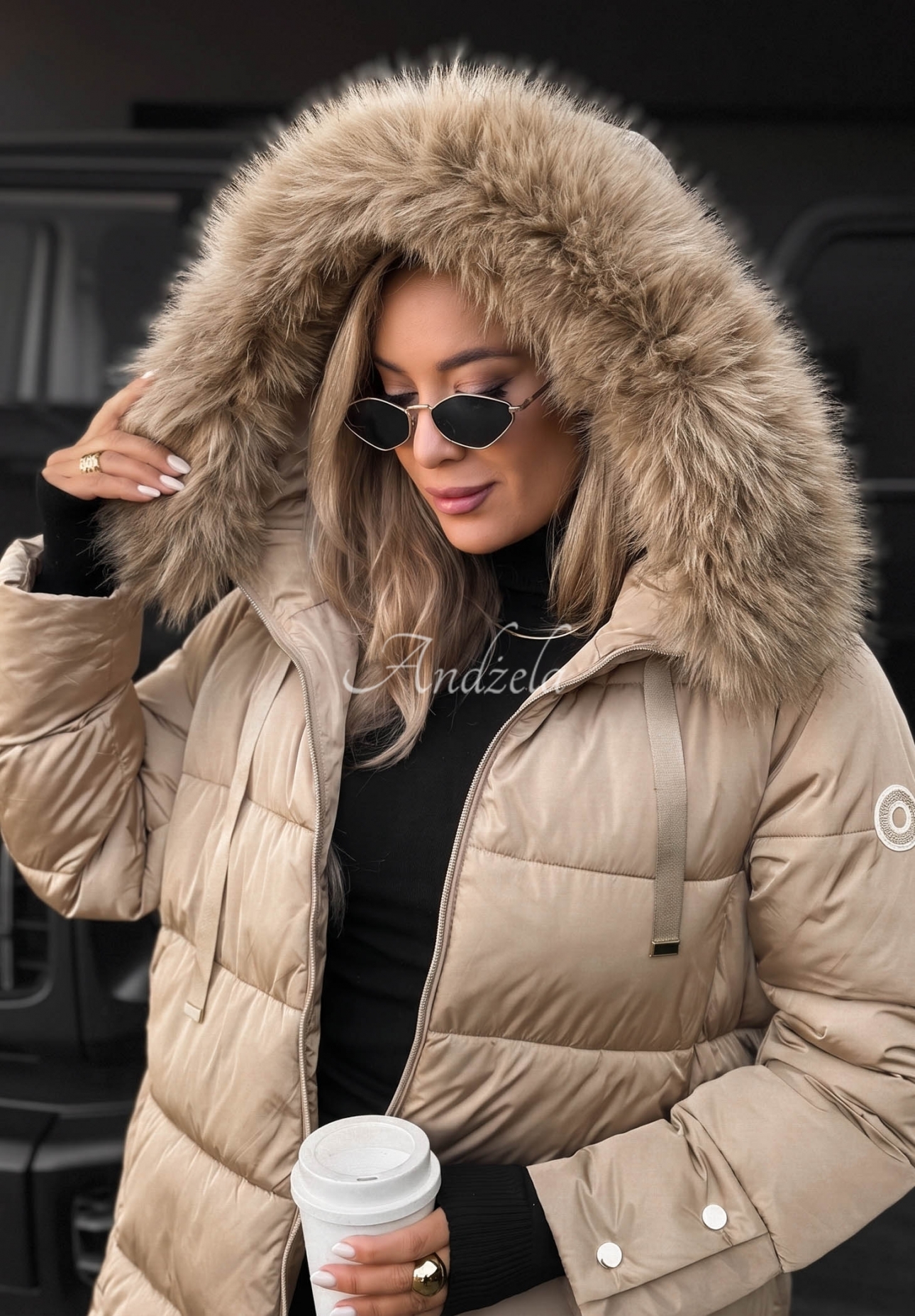 Lange, gesteppte Jacke mit Fellimitat Winter Sunday Beige