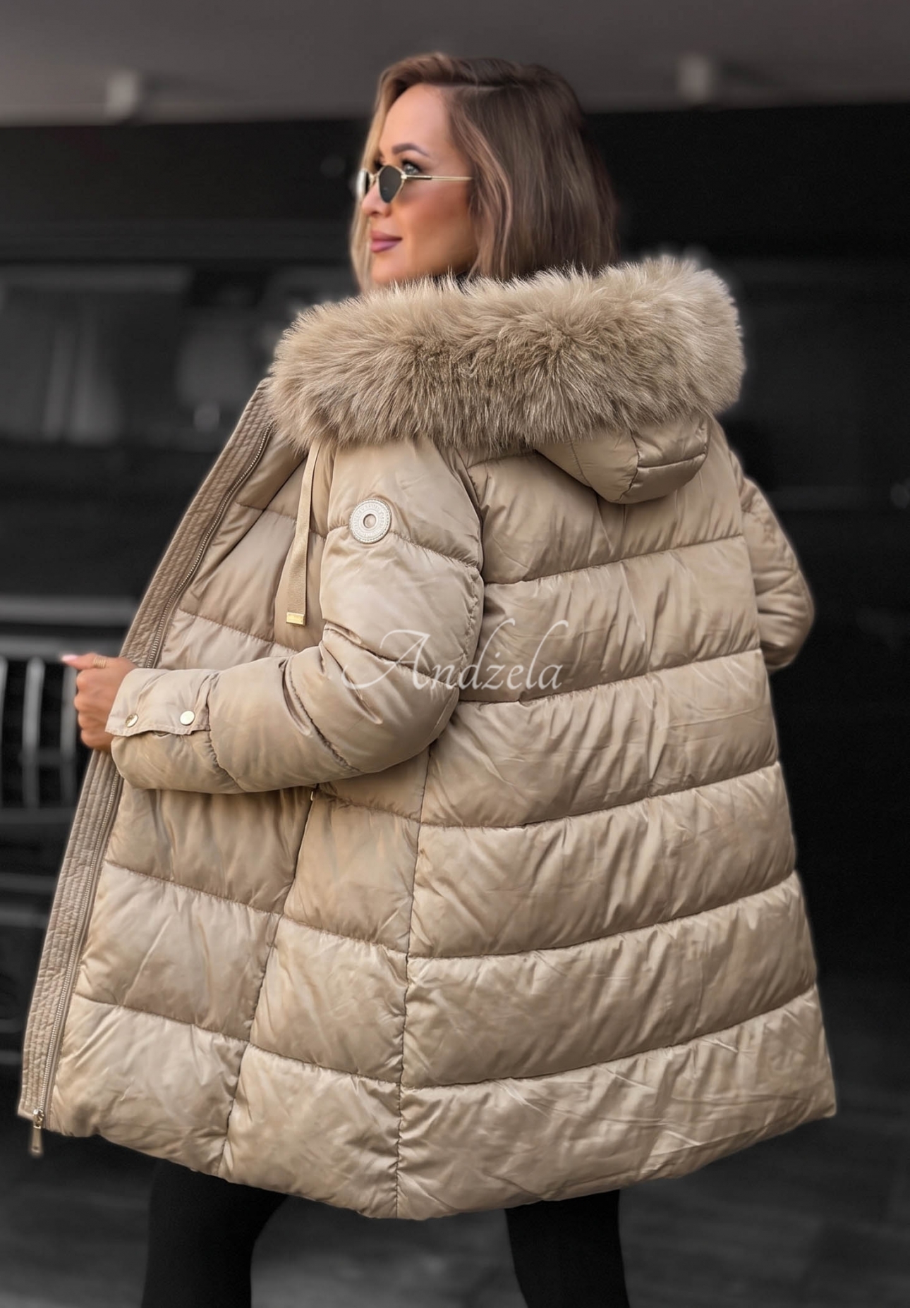 Lange, gesteppte Jacke mit Fellimitat Winter Sunday Beige